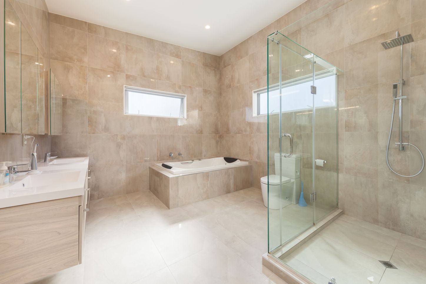 Luxury Lifestyle Estate with Private Bushwalk