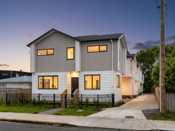 Brand New Freehold Homes in Central Henderson