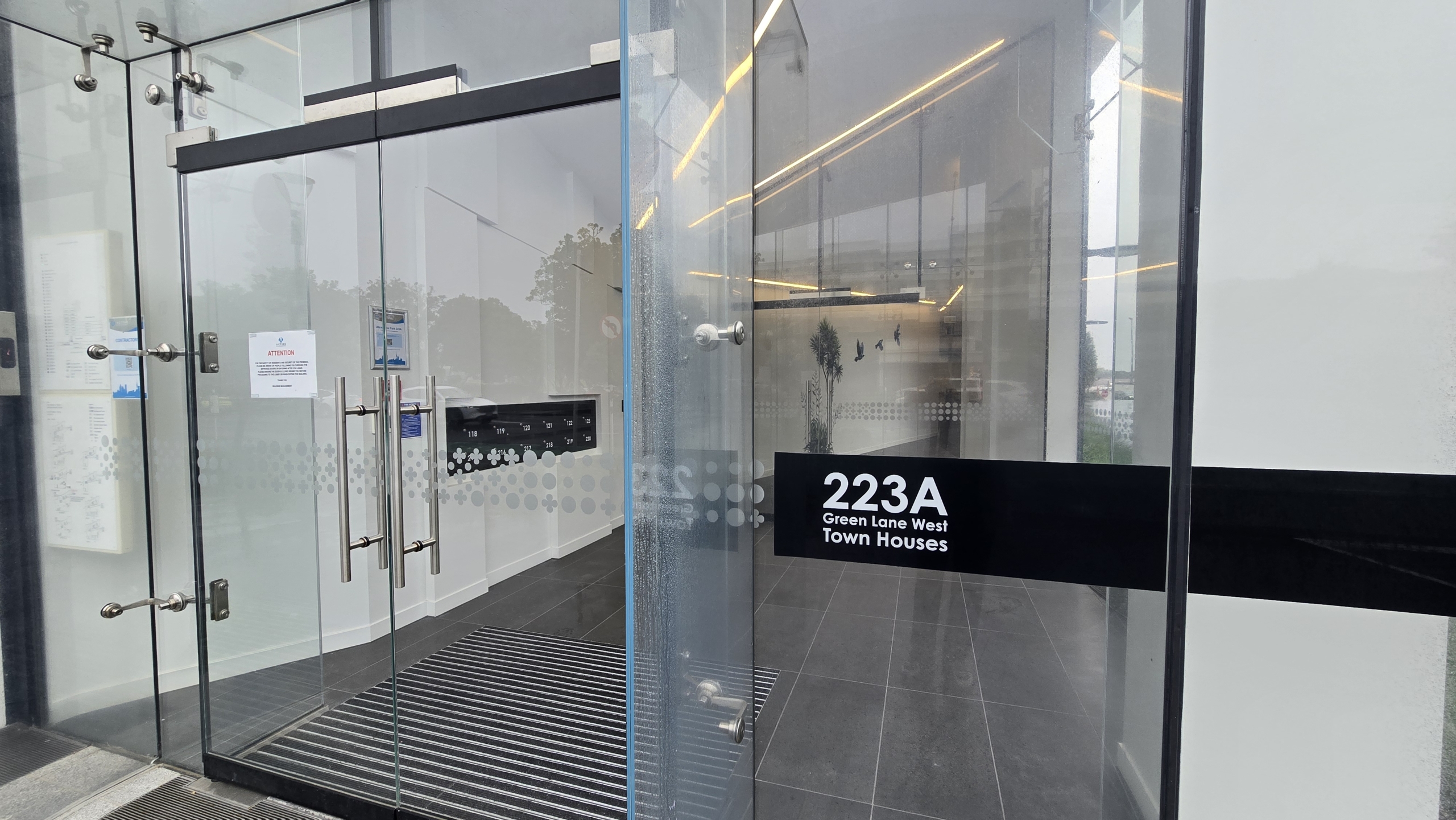 173222462__1762314281-82608-d409ed2ea9c2992028df4acf22a83517 DGZ Luxury Apartment with private rooftop garden