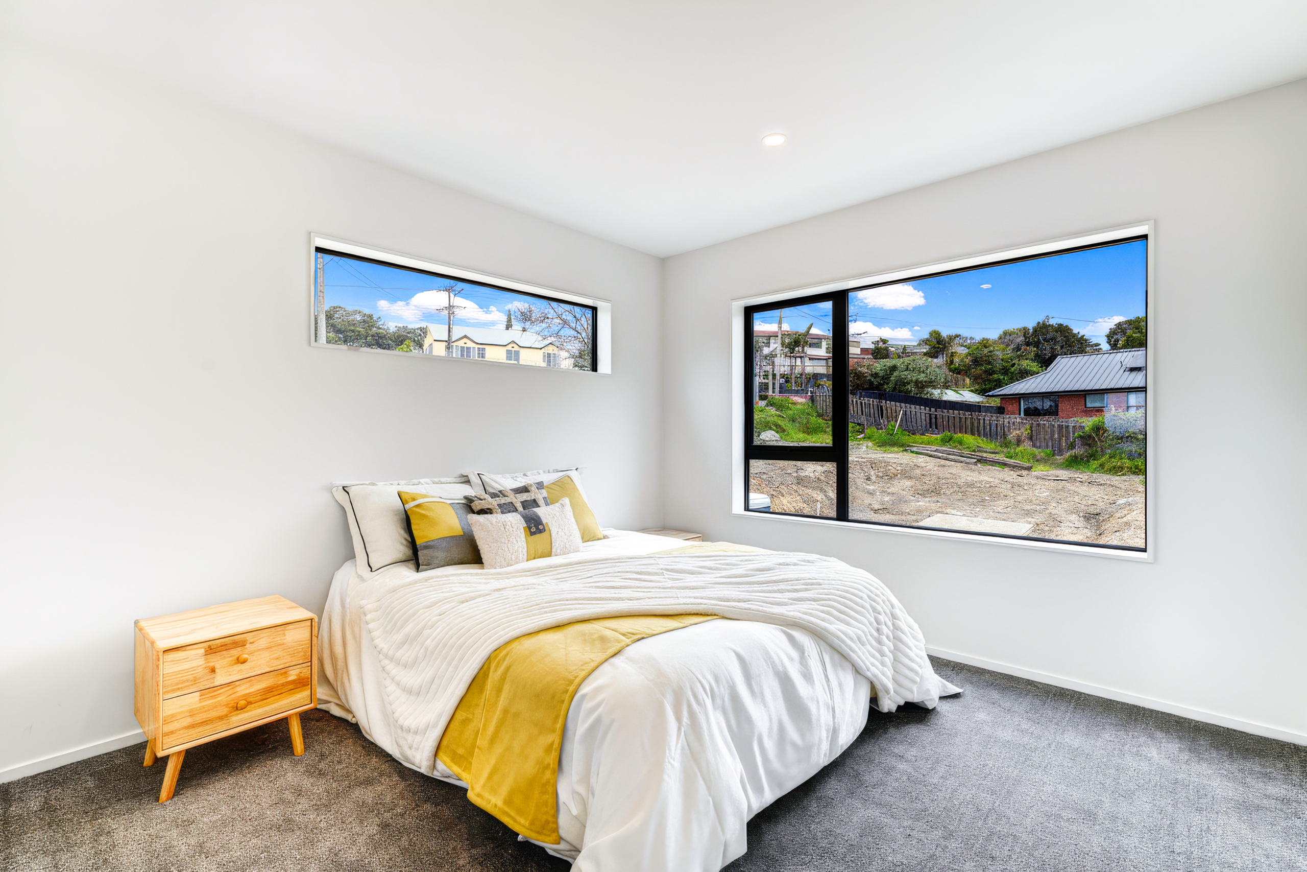 173981954__1762742871-77348-NEWOUTPUT-13 4 bedroom standalone home steps away from beach