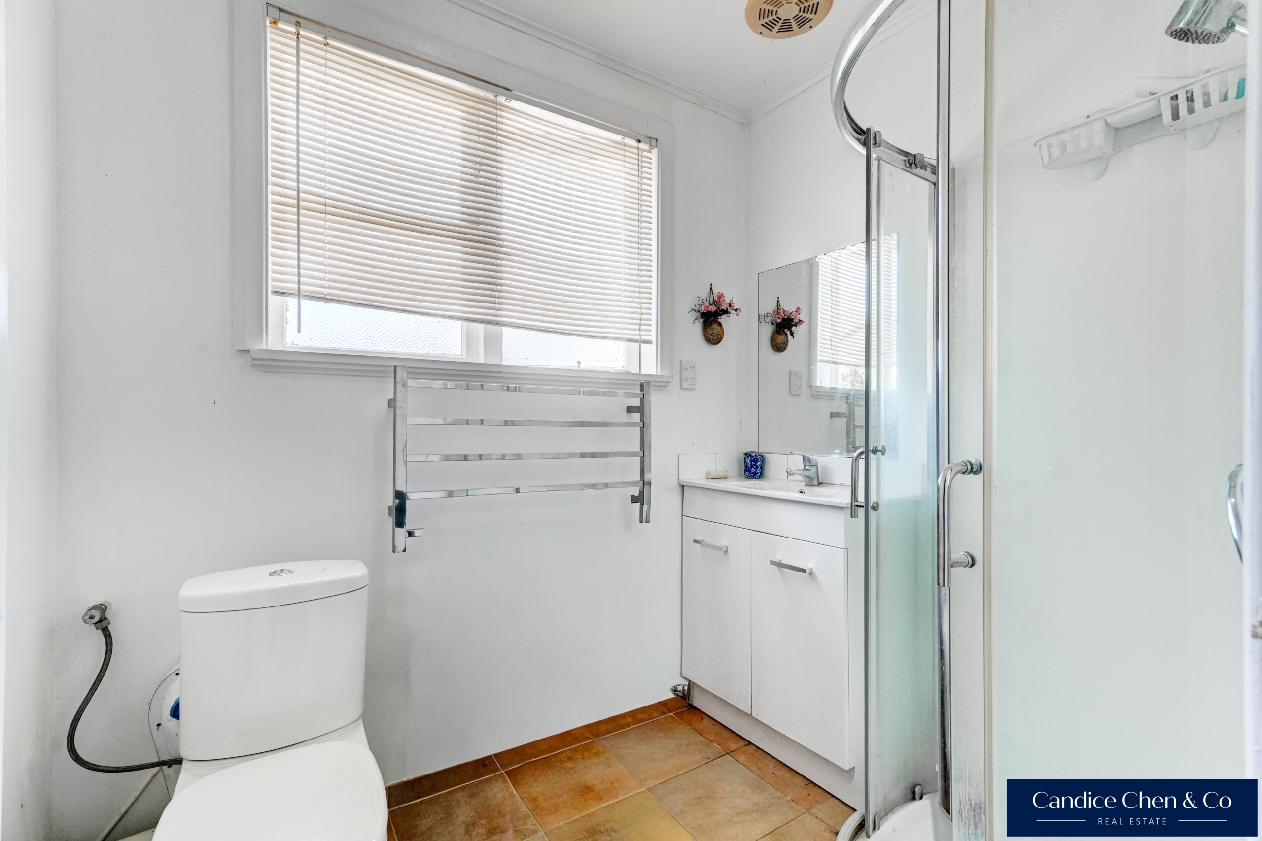 168053956__1763948861-168053956__1760493847-65690-INTERIOR-NEW-4 Overseas Vendor Motivated – Must Sell!