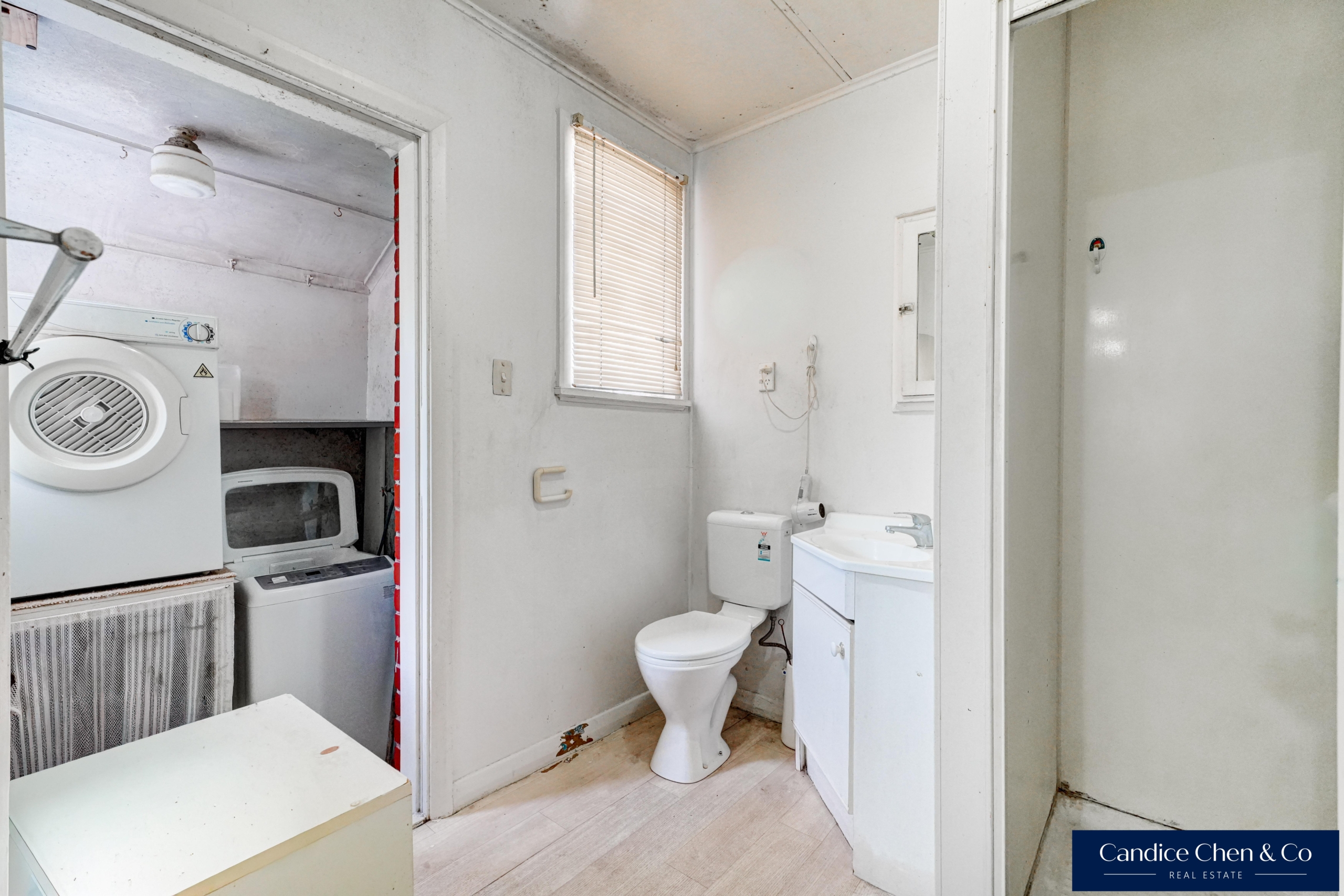 168053959__1763948861-168053959__1760493849-65876-INTERIOR-NEW-5 Overseas Vendor Motivated – Must Sell!