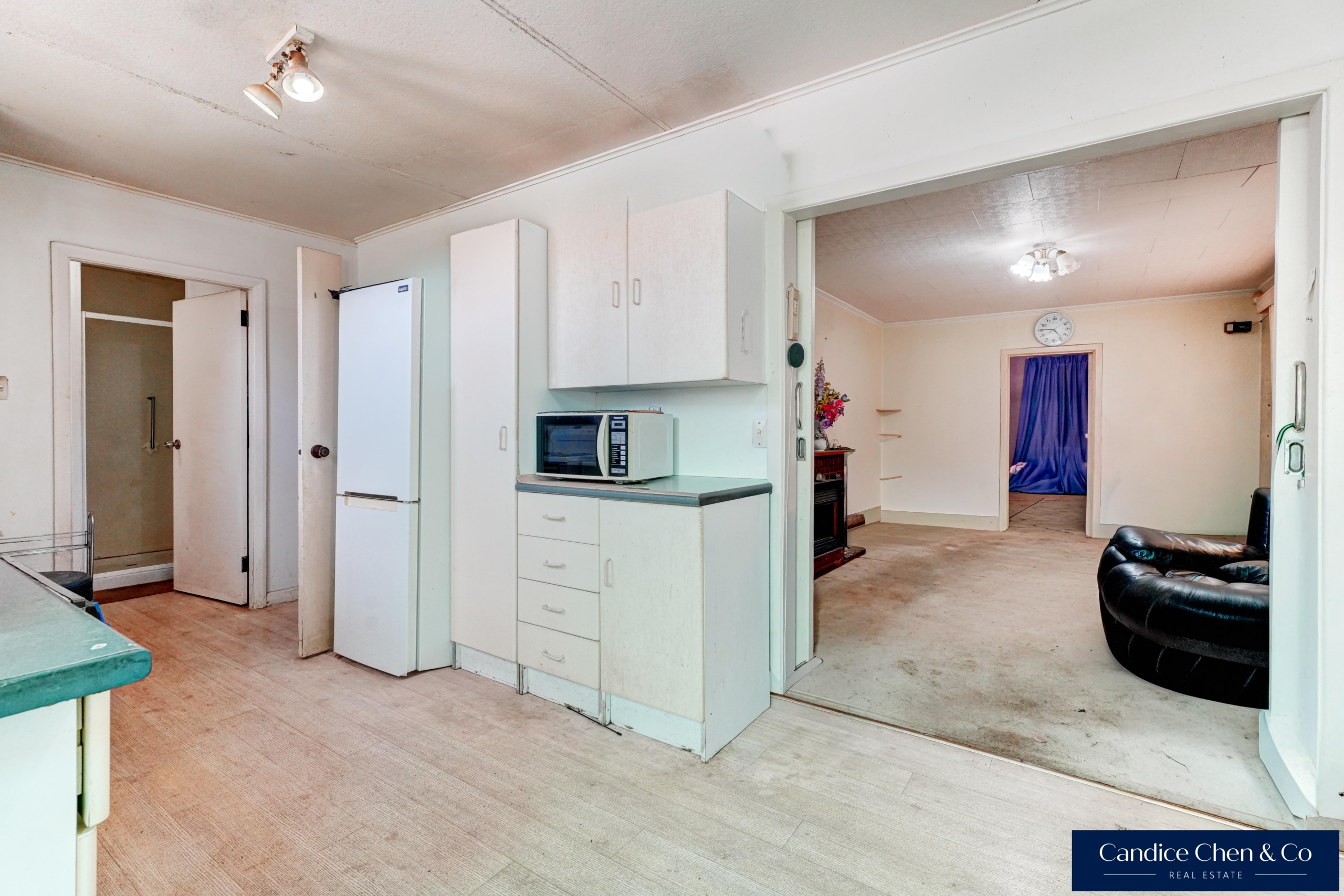 168053965__1763948861-168053965__1760493853-52669-INTERIOR-NEW-7 Overseas Vendor Motivated – Must Sell!