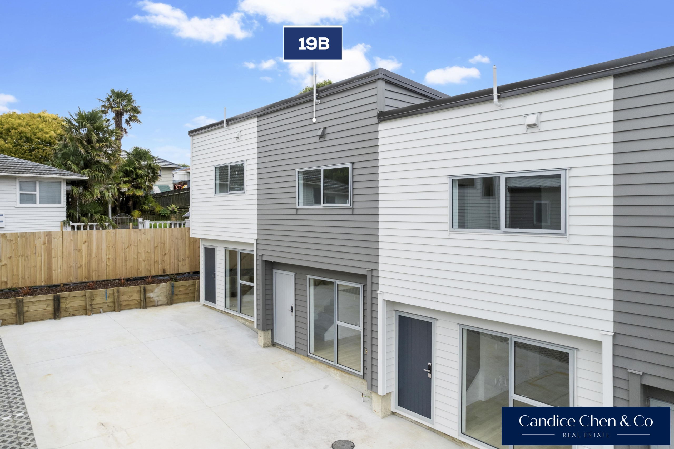 175947227__1763679775-1763612801-1-74n3e Stylish, Low-Maintenance Living on Freehold Title