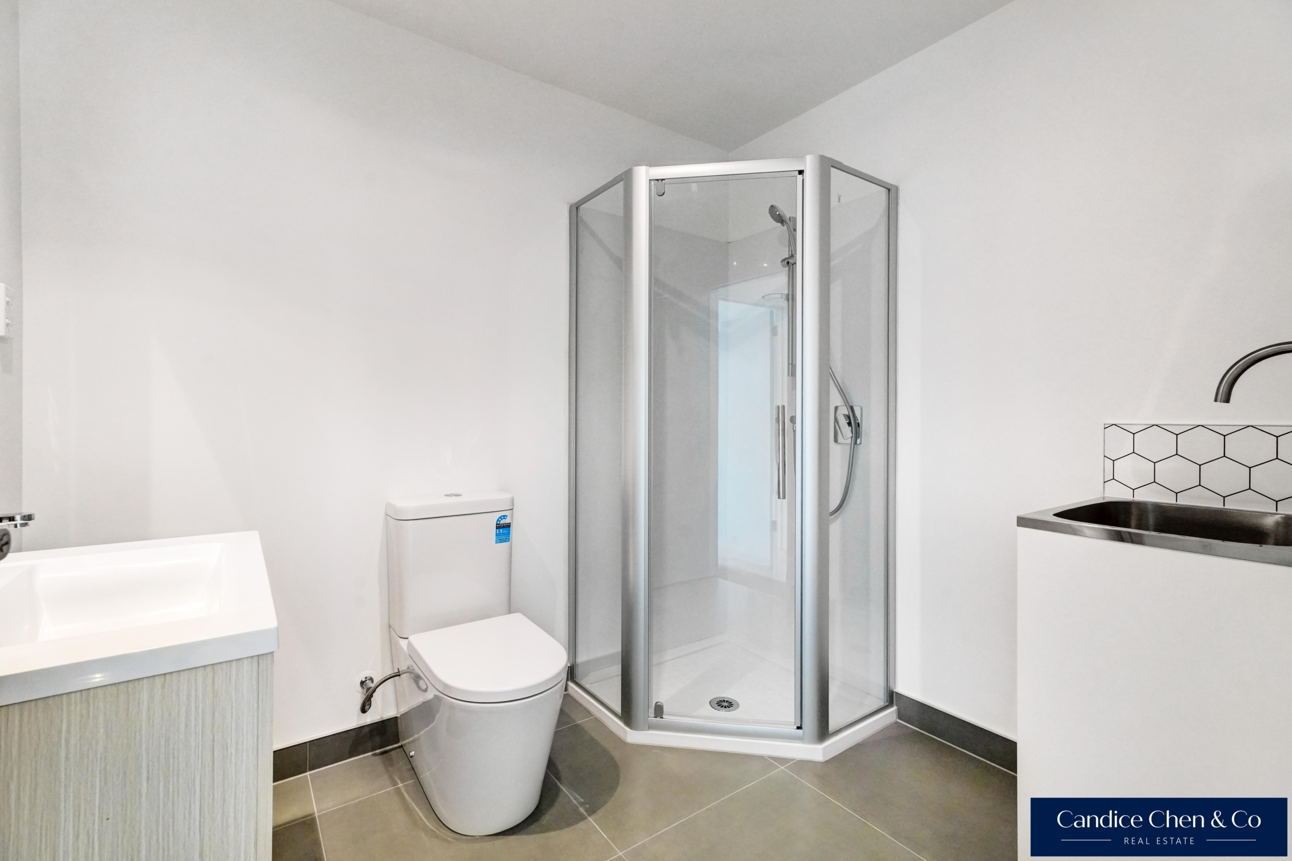 175947244__1763679776-1763612801-18-INTERIOR-9 Stylish, Low-Maintenance Living on Freehold Title