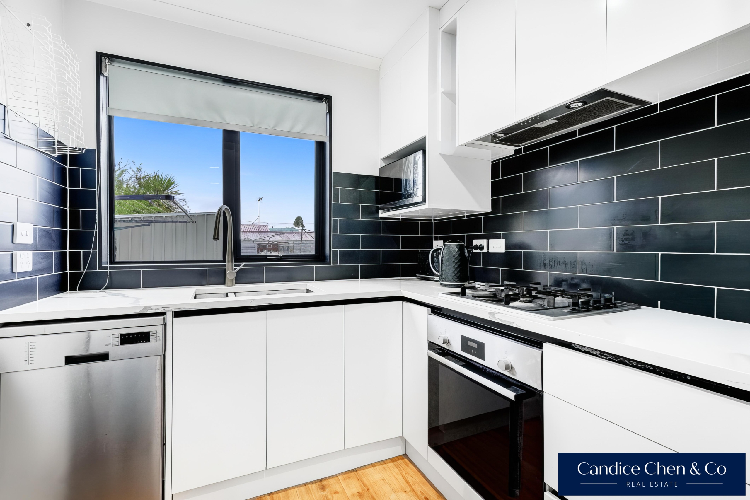 168257880__1769486885-168257880__1760579170-49714-INTERIOR-1 Under $700K