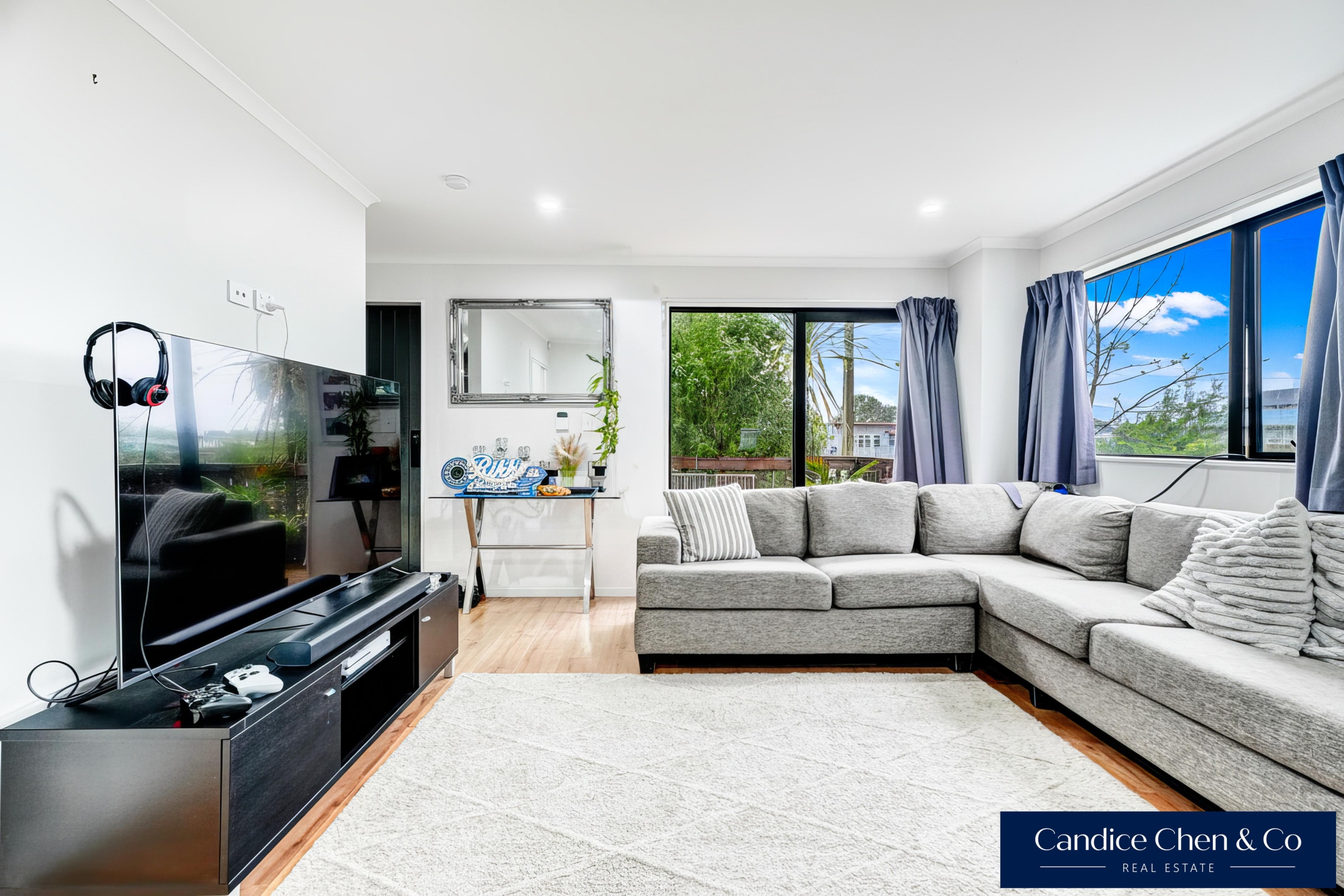 168257891__1769486885-168257891__1760579178-49690-INTERIOR-4 Under $700K