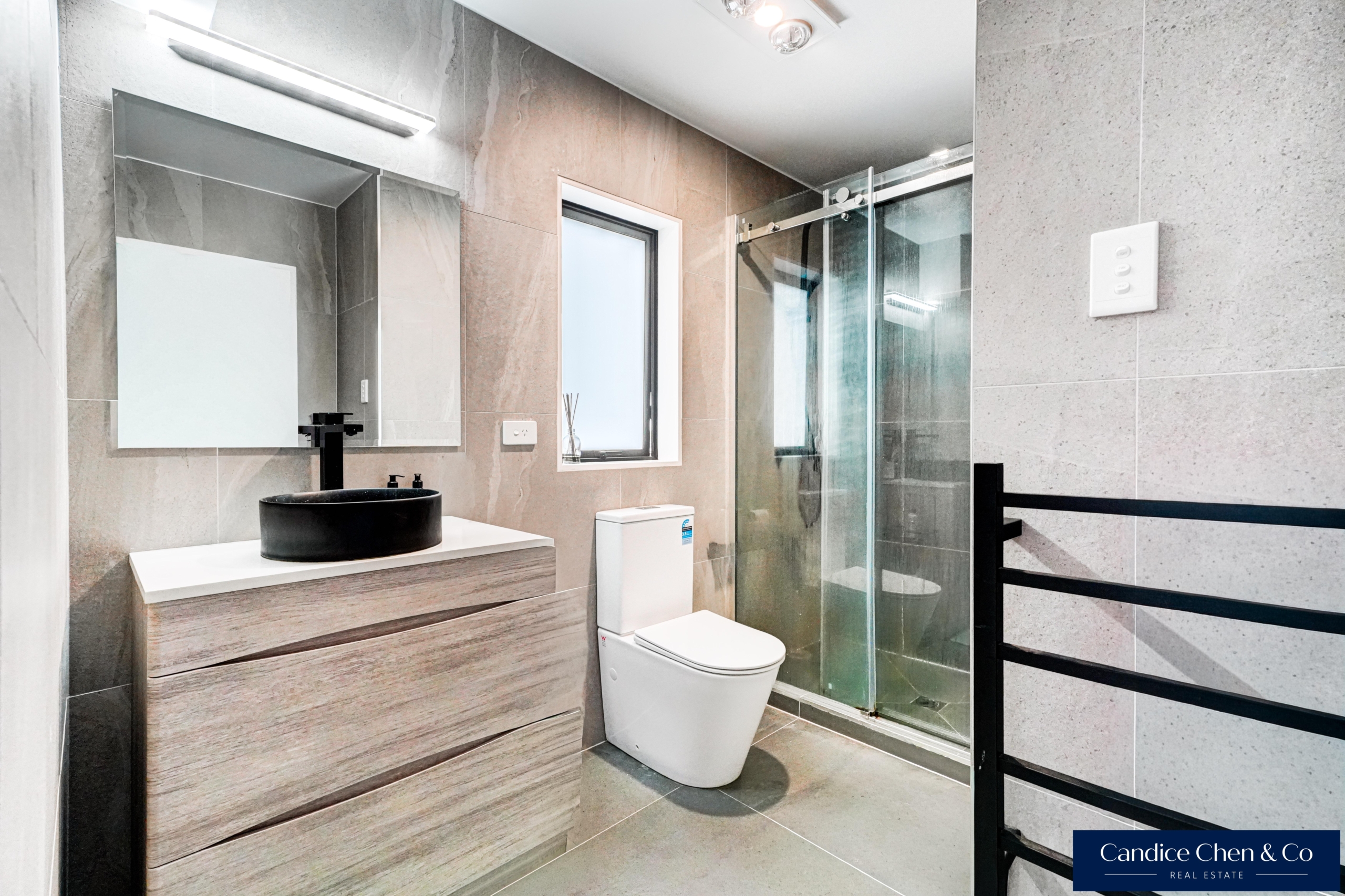 168257987__1769486885-168257987__1760579193-49617-INTERIOR-12 Under $700K