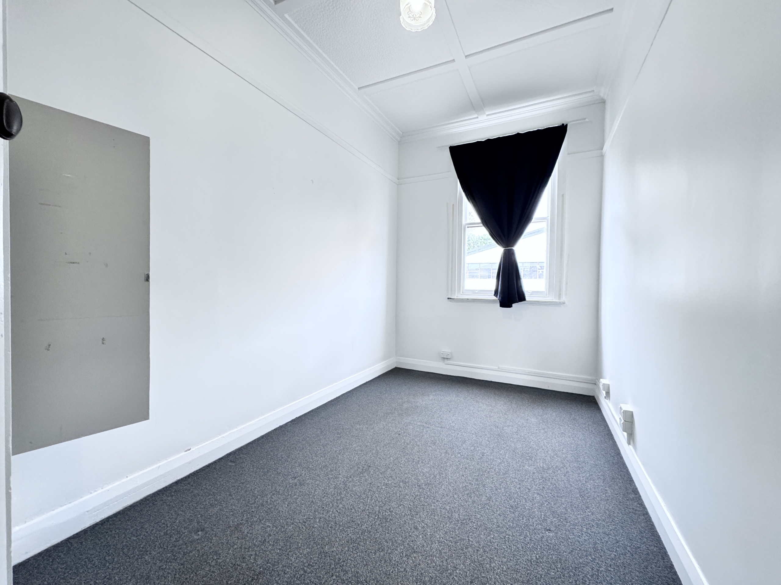 181122355__1766474257-92509-IMG4795 Affordable commerce unit on Dominion Rd