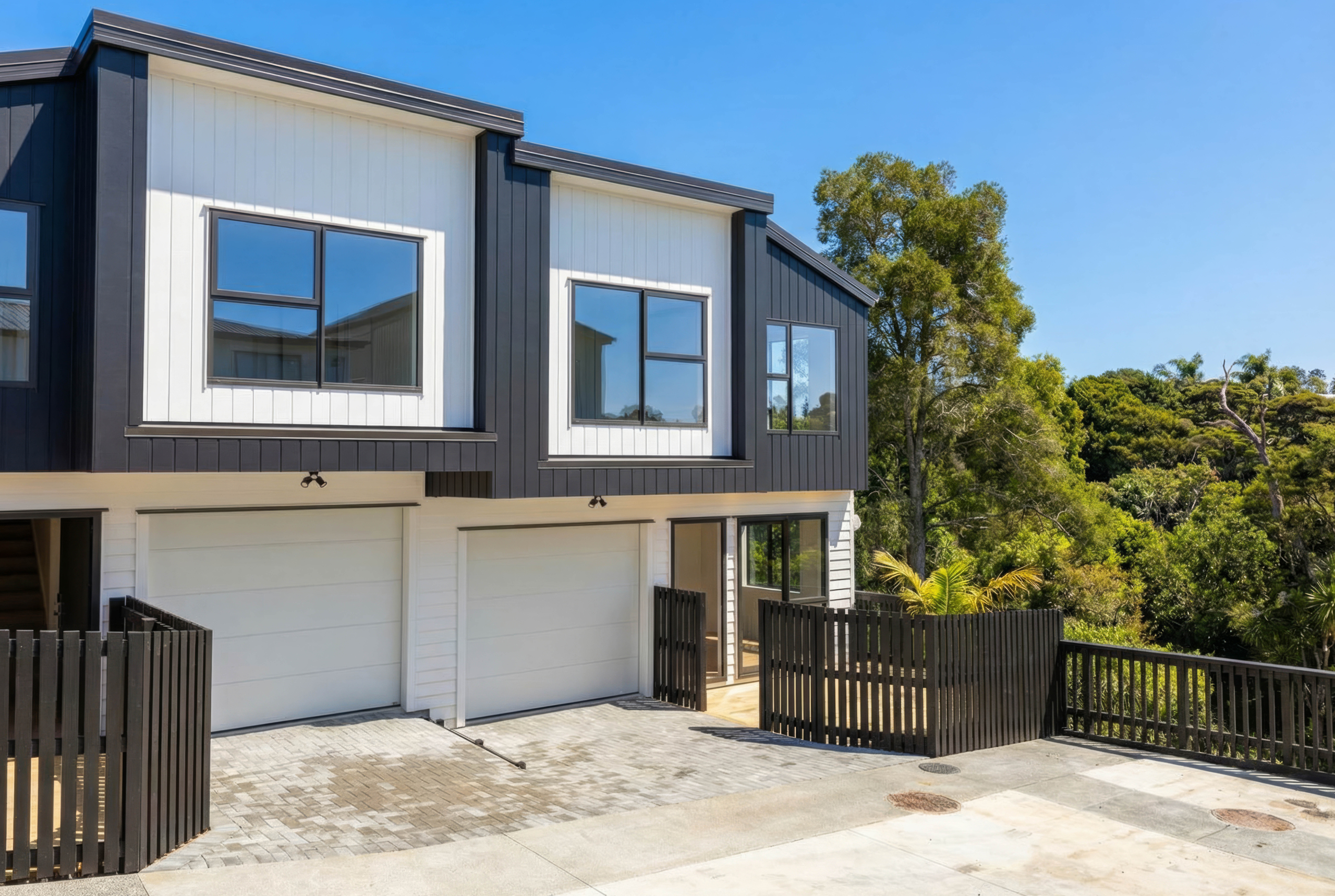 Input ingredient 0 Parkside Duplex Residence With Extra Carpark