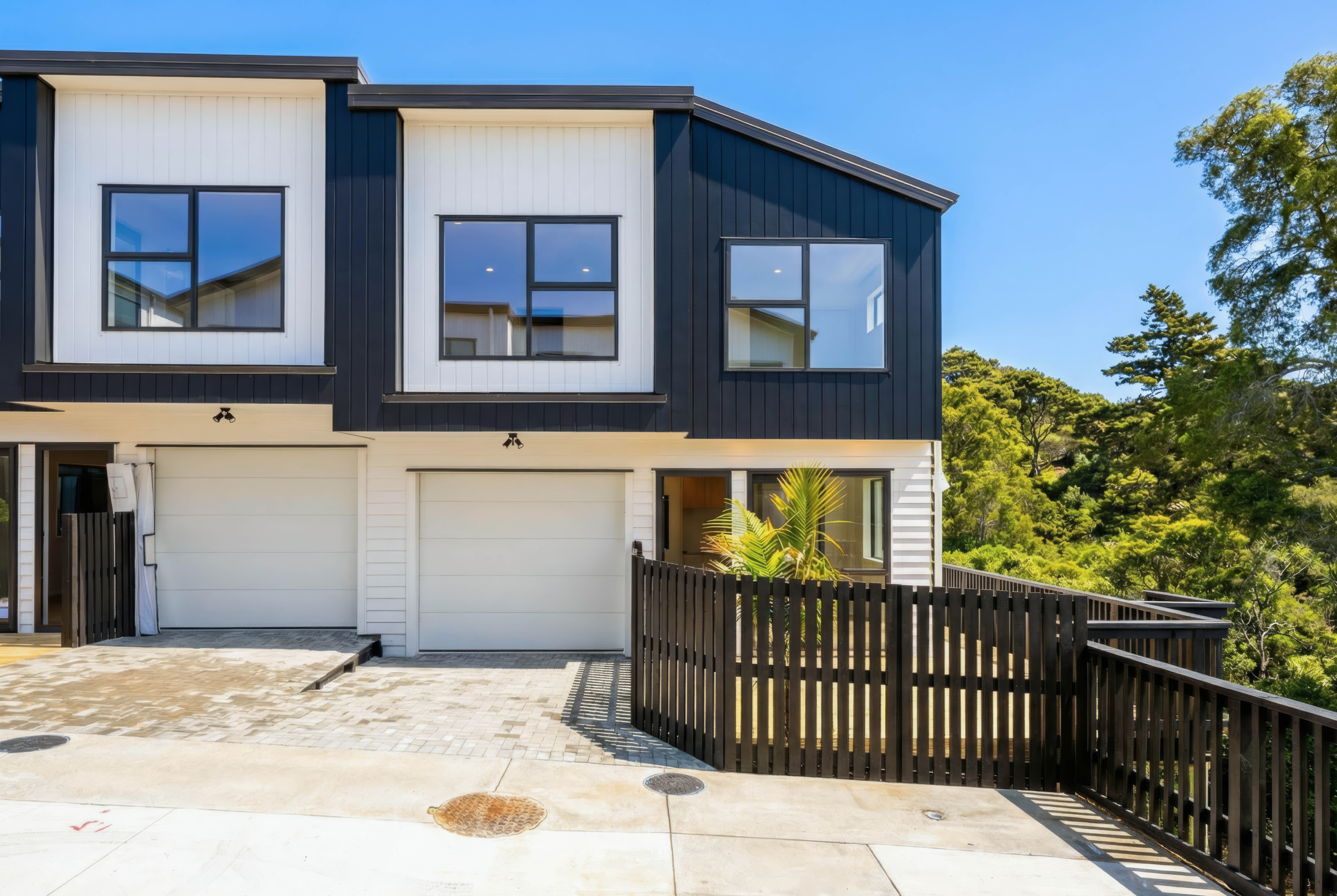 187940120__1771473684-71457-EXTERIOR-2 Parkside Duplex Residence With Extra Carpark