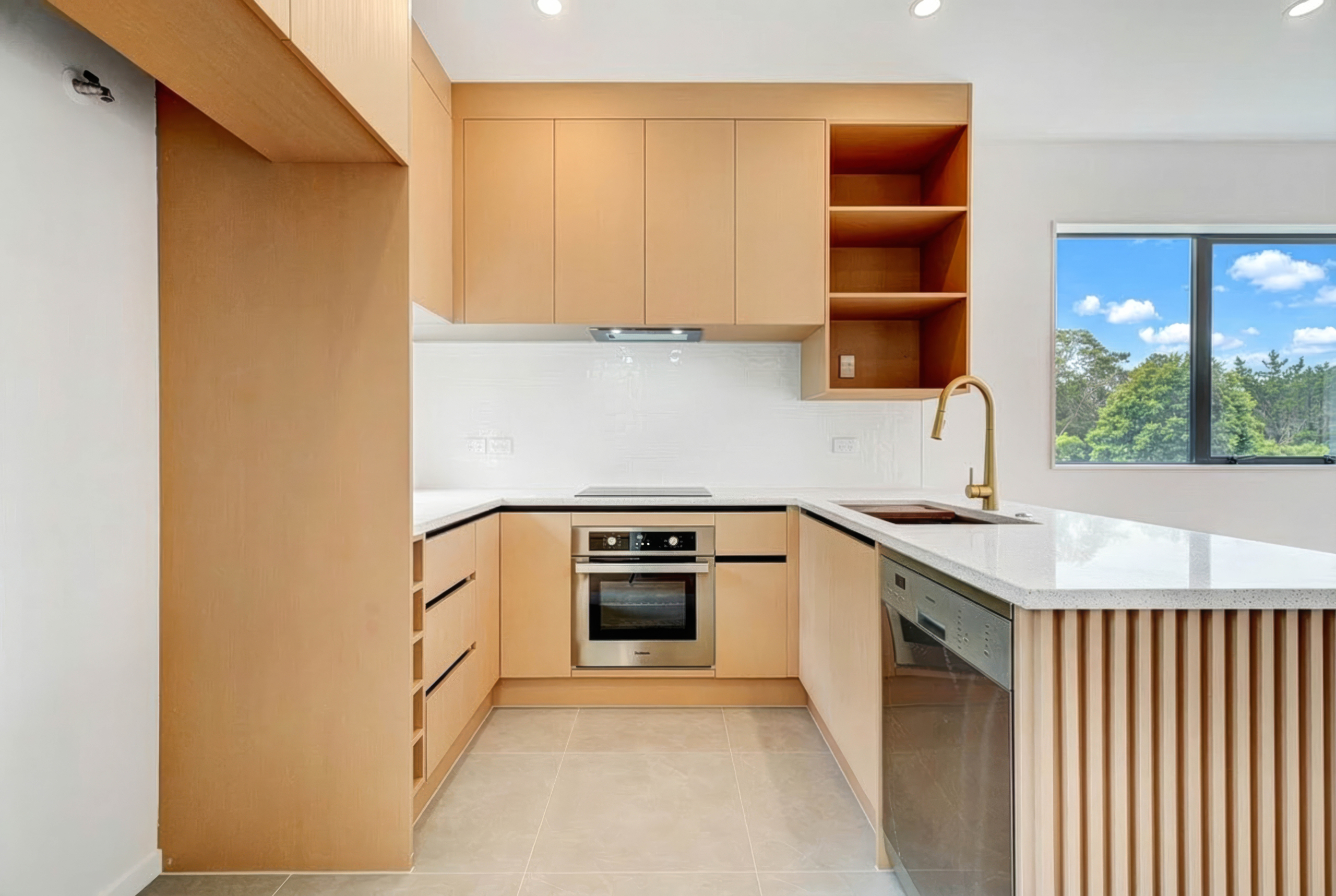 Input ingredient 0 Parkside Duplex Residence With Extra Carpark