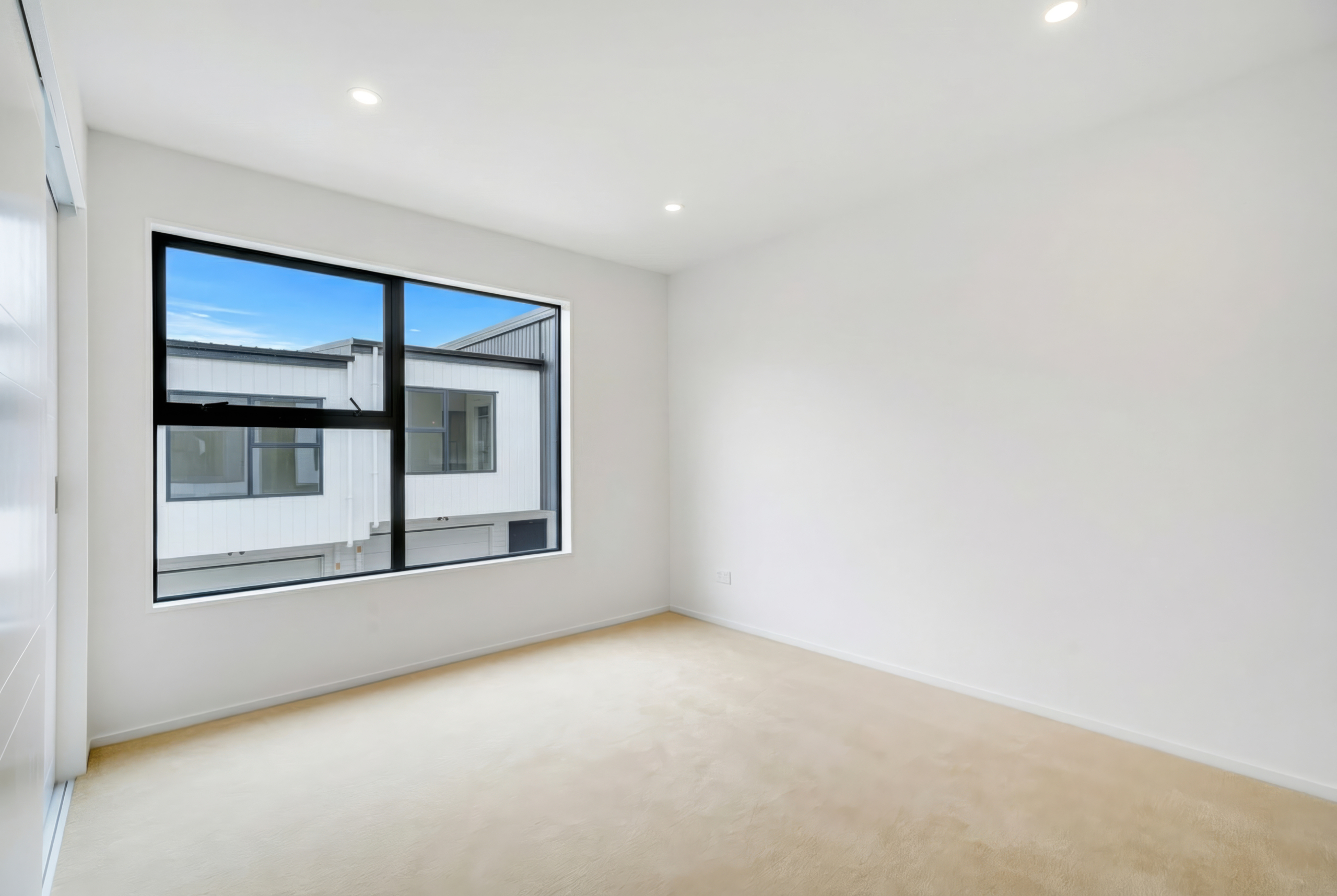 Input ingredient 0 Parkside Duplex Residence With Extra Carpark