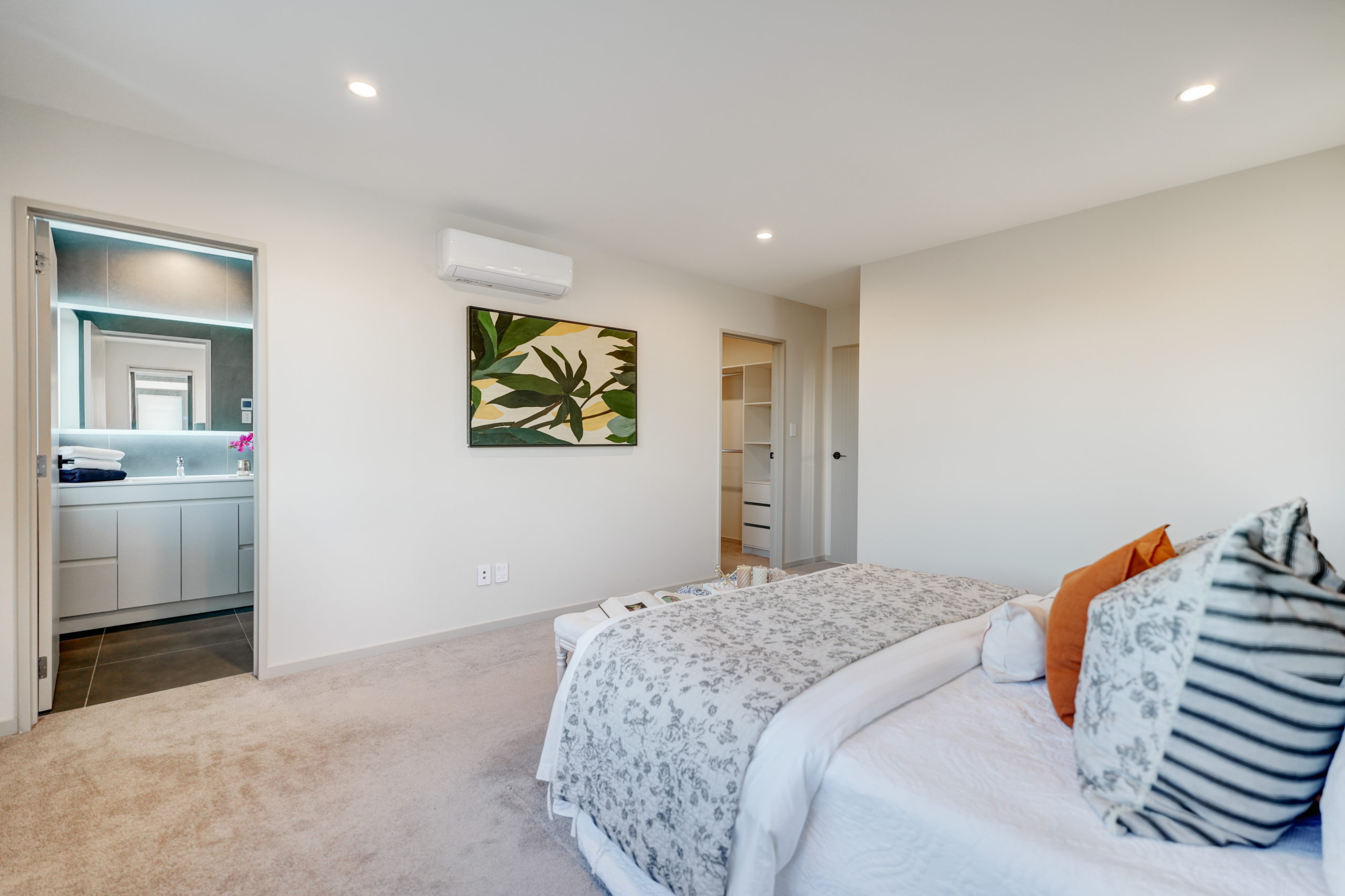 152996593__1750910641-66292-INTERIOR-21 Prestigious New Lynn Residence !!
