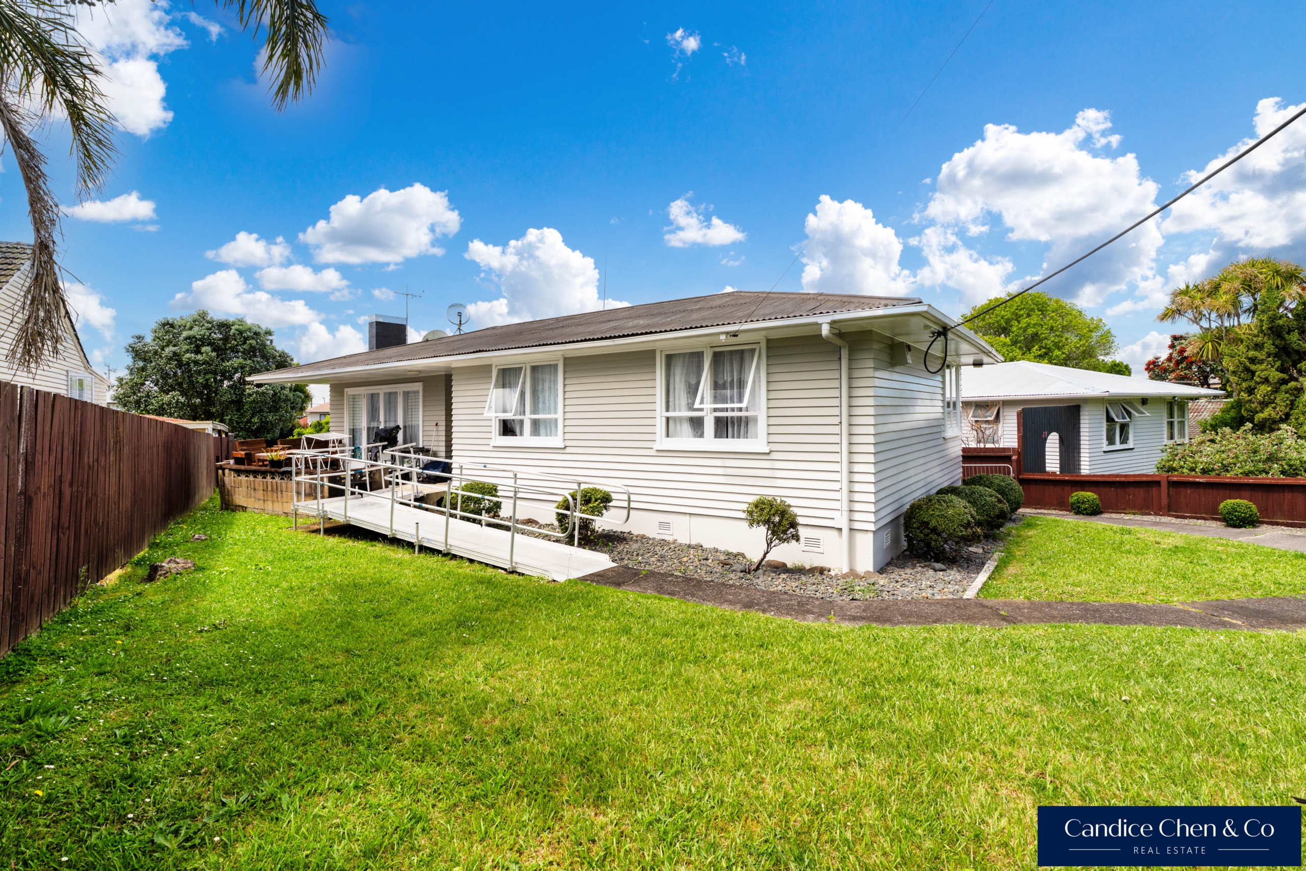 176287334__1775102754-176287334__1763937098-33017-EXTERIOR-6 Location , Location, Location