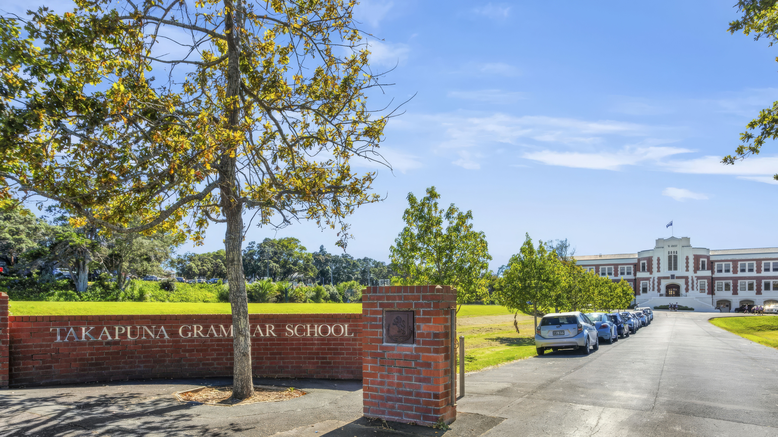 193859406__1774395371-27580-AMENITIES-4 Sun-Filled Comfort & Easy Living Starter
