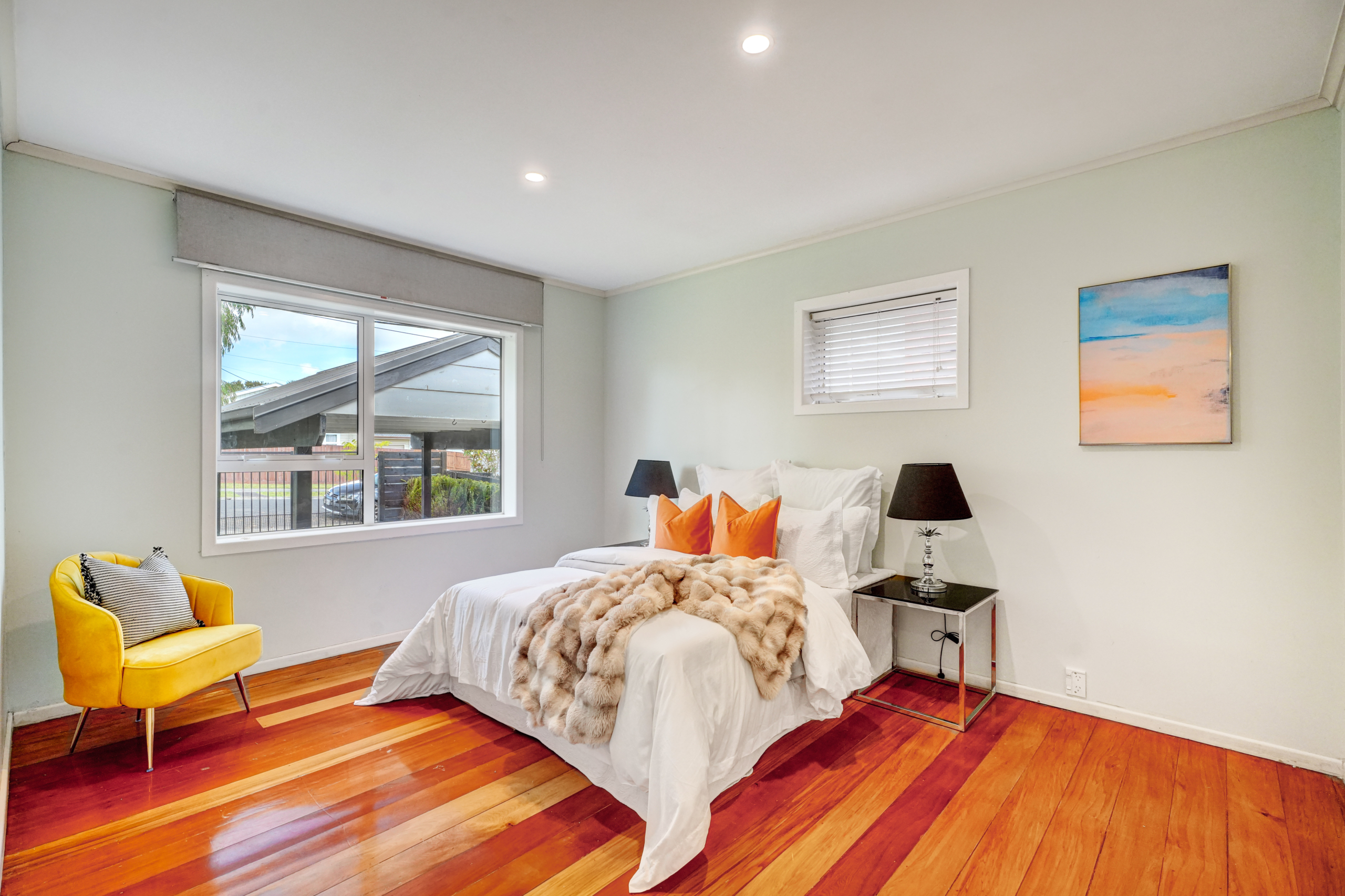 193859799__1774395398-27543-INTERIOR-1 Sun-Filled Comfort & Easy Living Starter