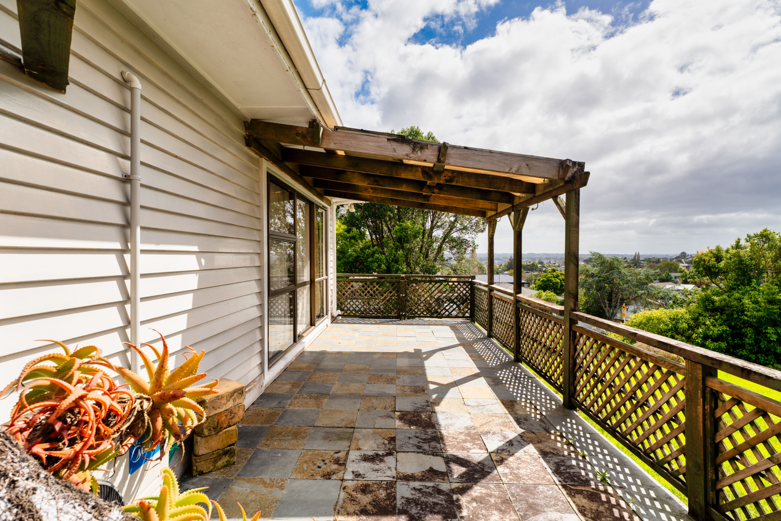 195042929__1775015817-84008-EXTERIOR-6 Mortgagee Sale – Prime Corner Site