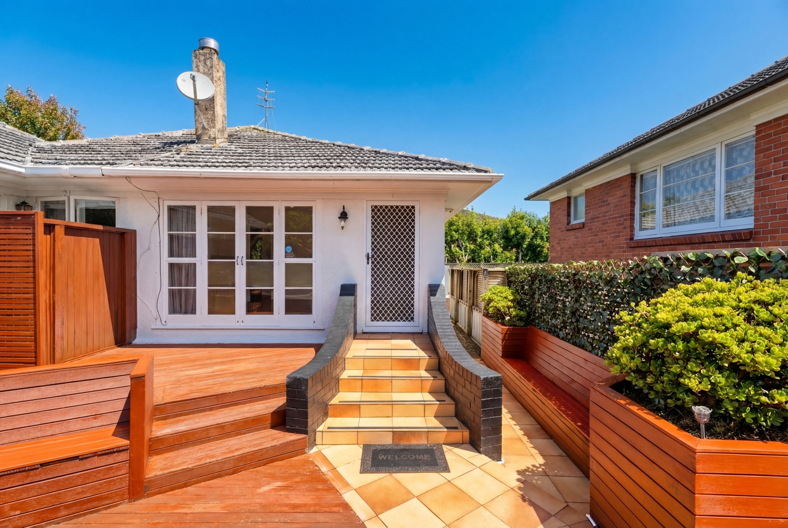 196089186__1775711727-92933-DRONE-2-2 DGZ Epsom: Sunny Garden, City Convenience