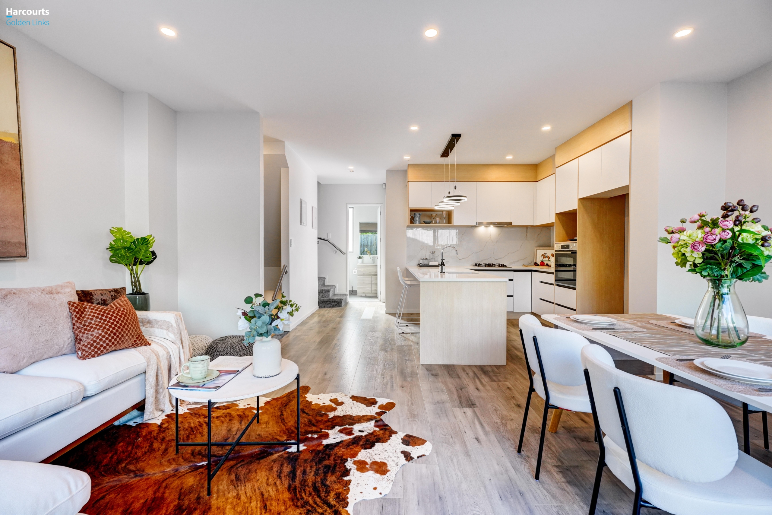 197220337__1778621055-197220337__1776393396-54620-INTERIOR-8 Style, Space & Ultimate Convenience