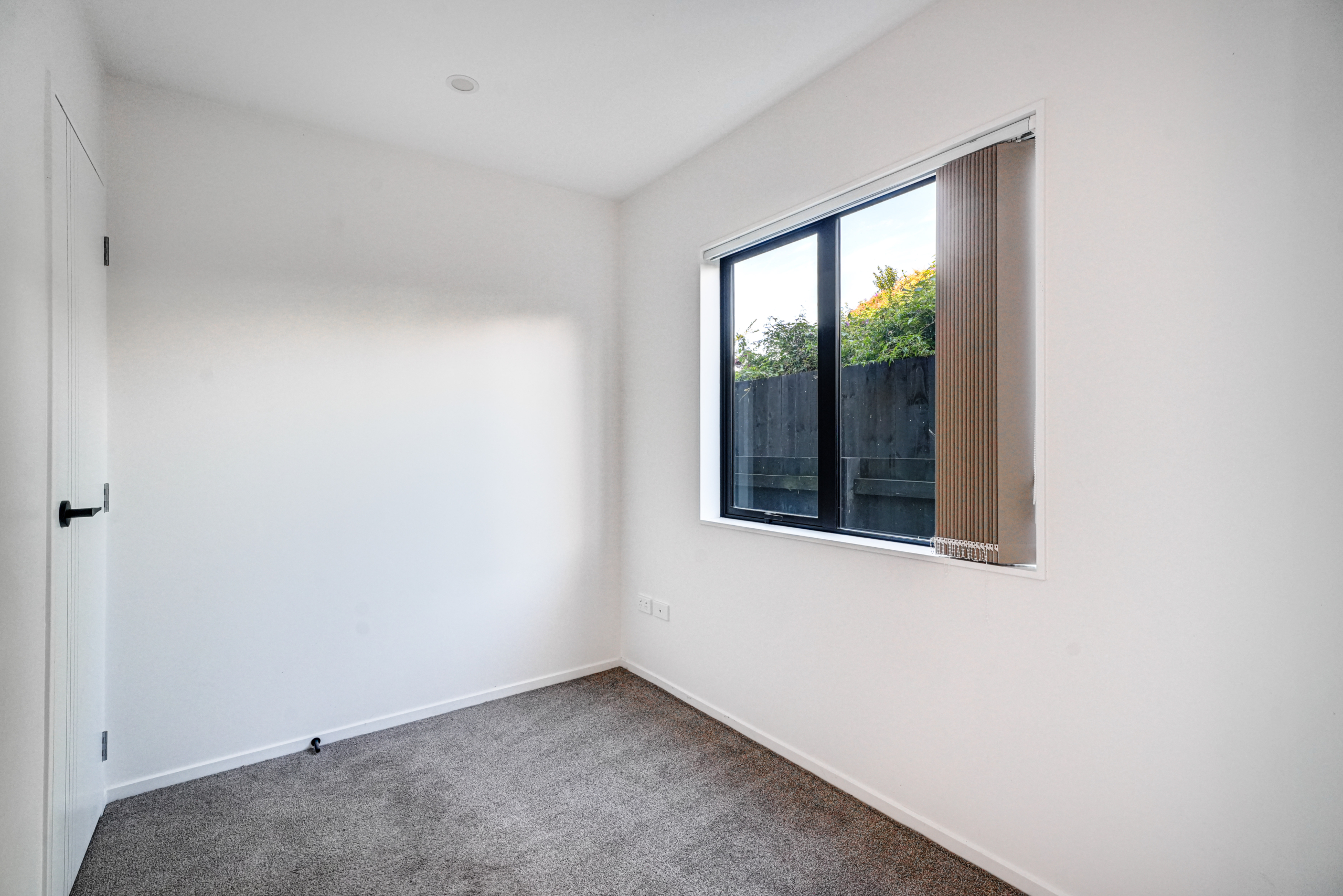 198294670__1776998374-65735-INTERIOR-1 Buyers Over $700k Must Inspect