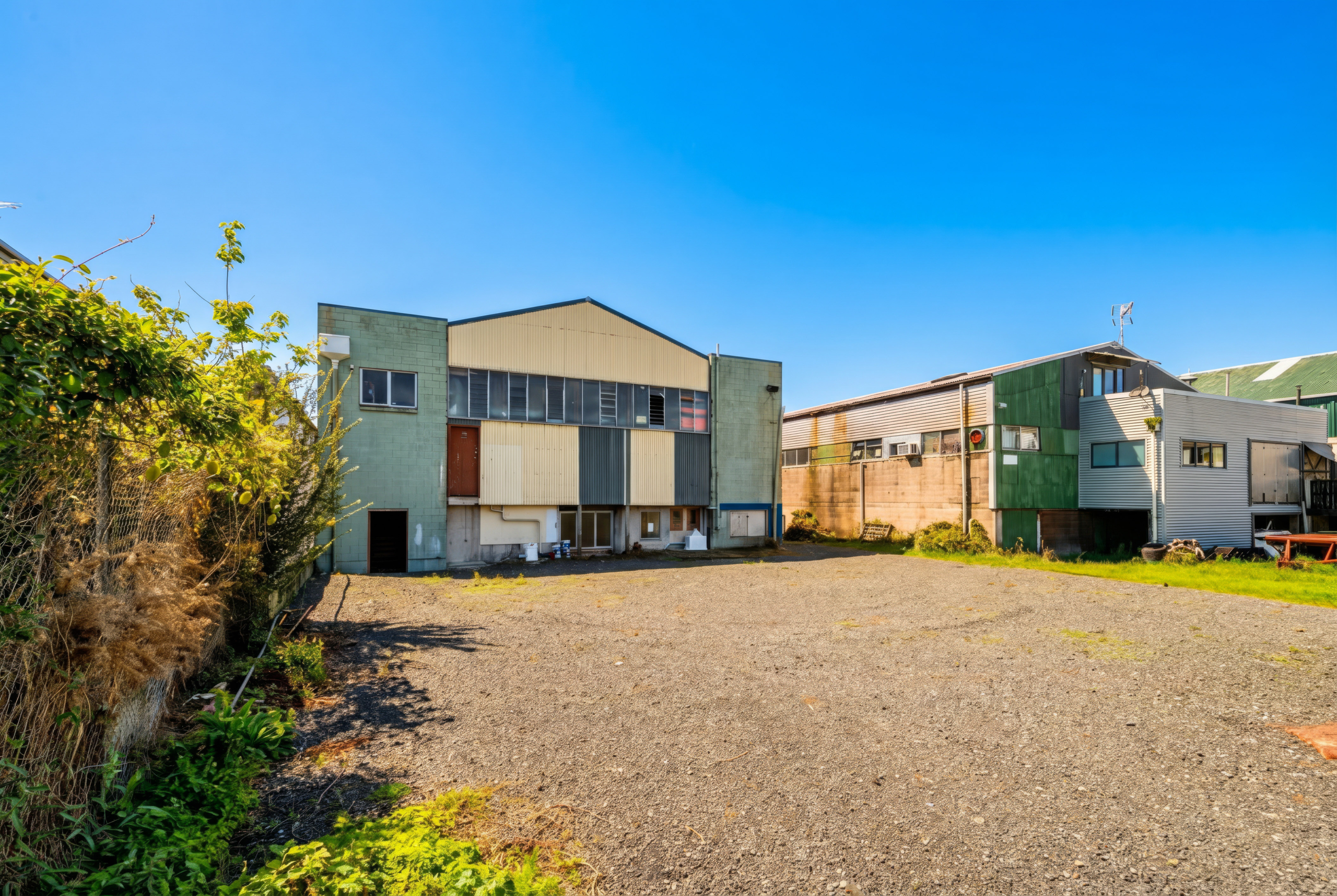 199587038__1777855319-47173-EXTERIOR-2 Yard + Office/Warehouse