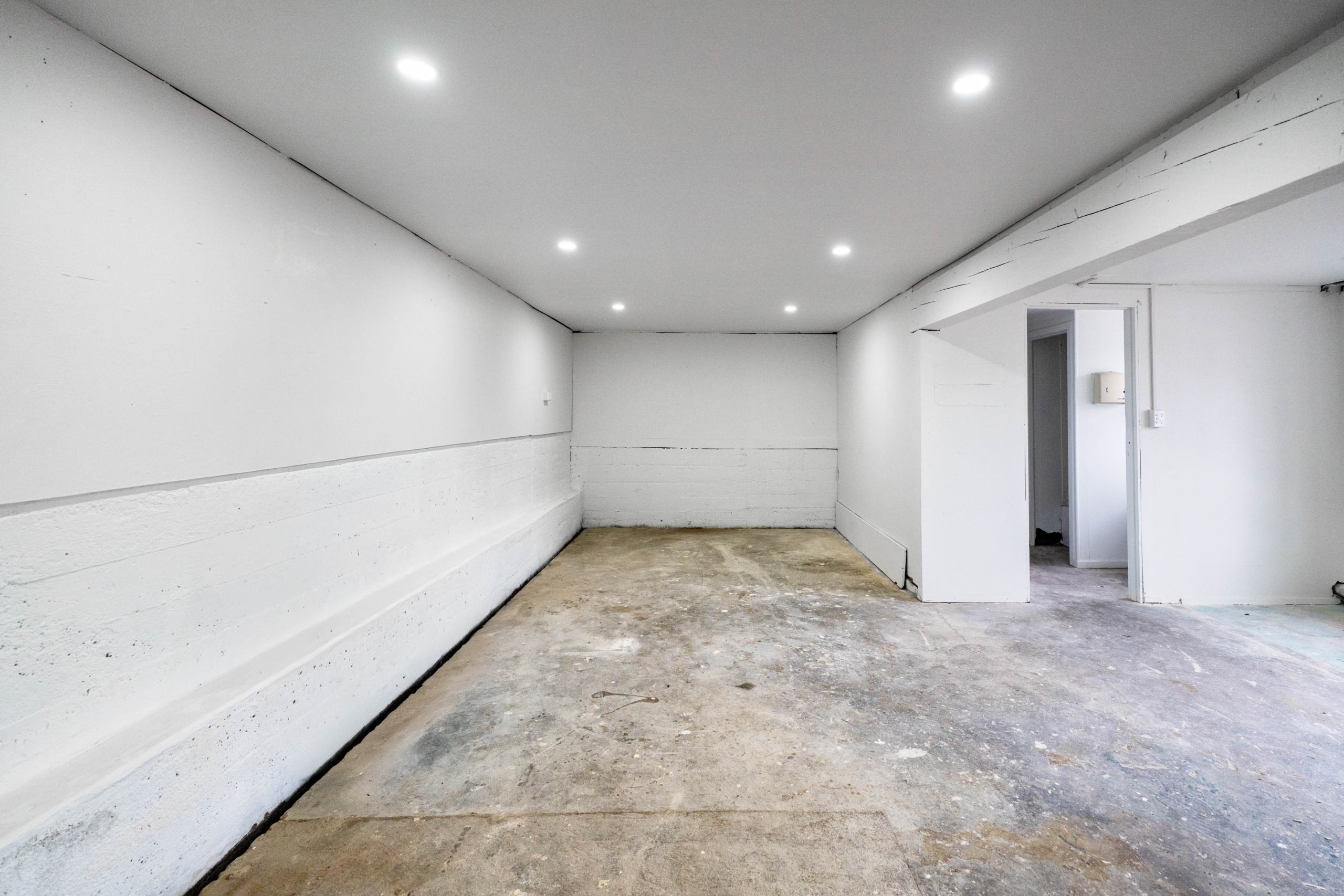 199587086__1777855336-47300-INTERIOR-5 Yard + Office/Warehouse