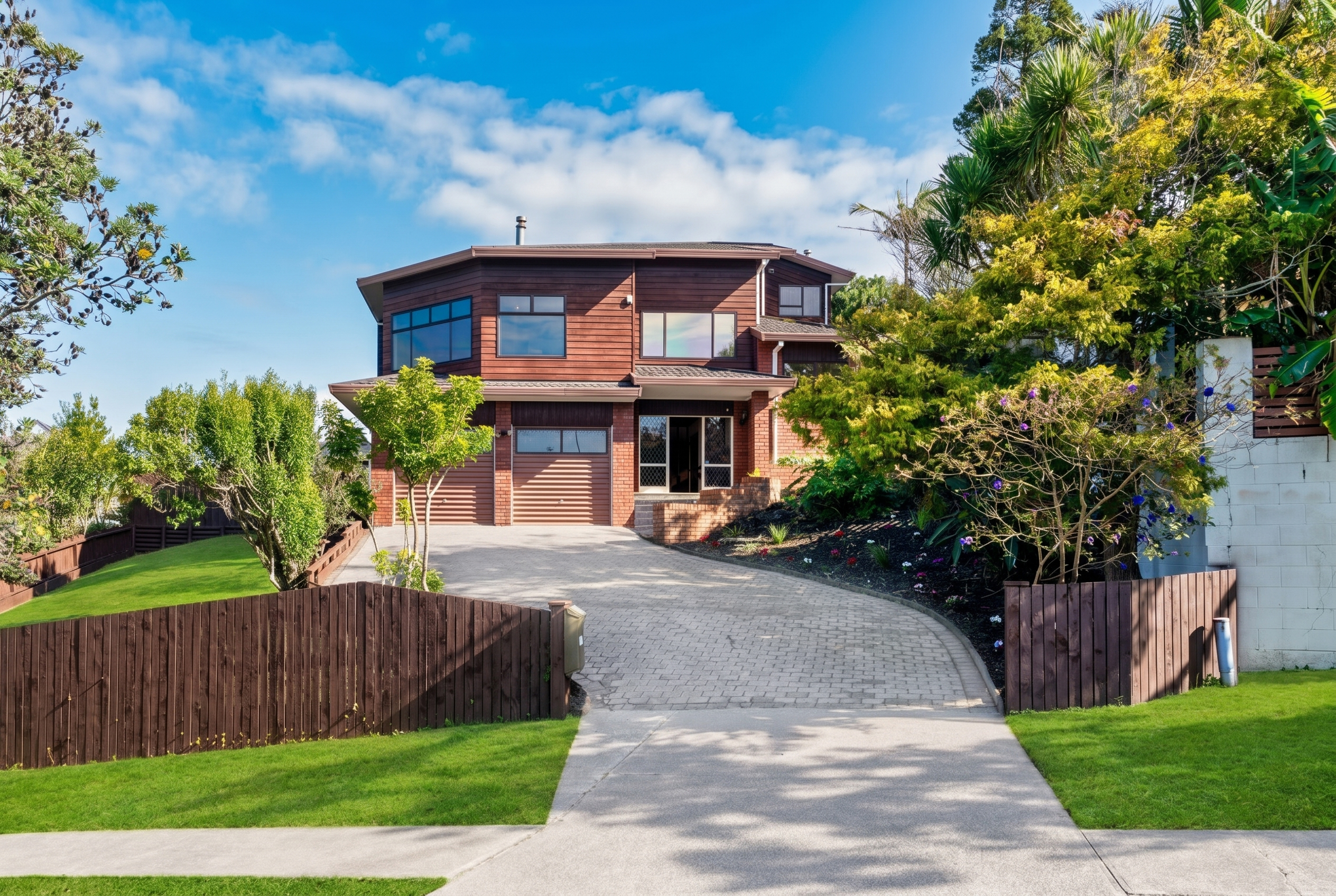 200234153__1778045069-98505-EXTERIOR-1 Luxury Living with Unforgettable Views