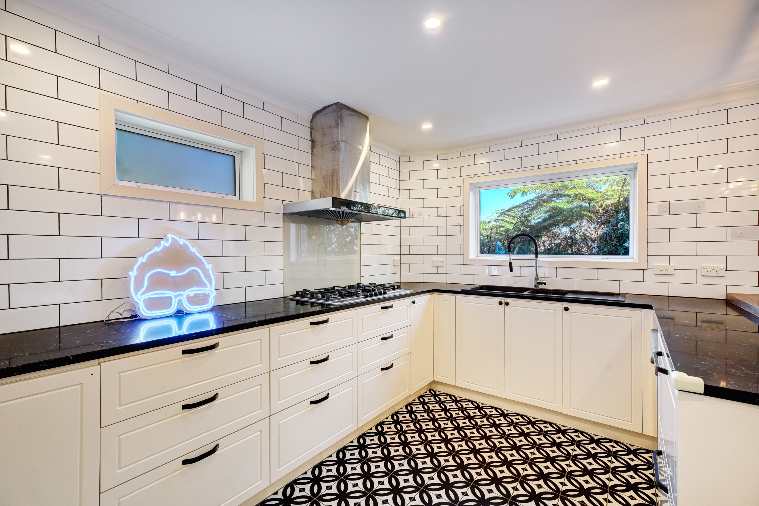 201464999__1778733178-84523-INTERIOR-8 Charming Cedar Home in Ideal Location