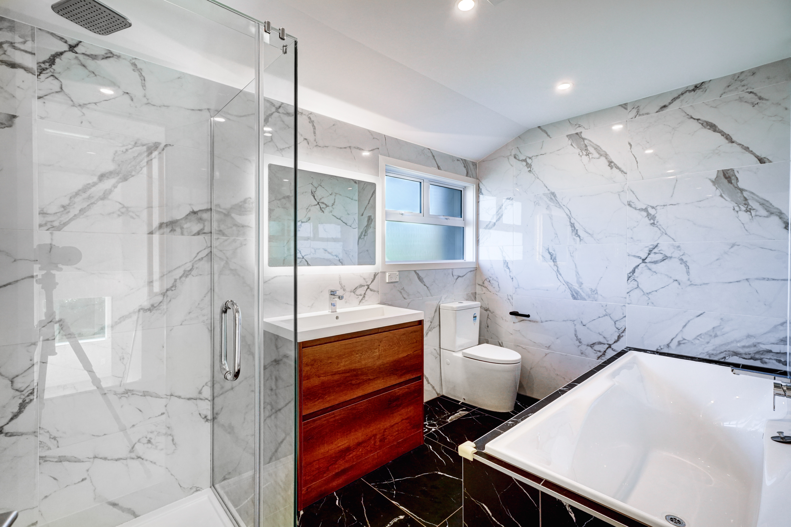 201465030__1778733186-73150-INTERIOR-11 Charming Cedar Home in Ideal Location
