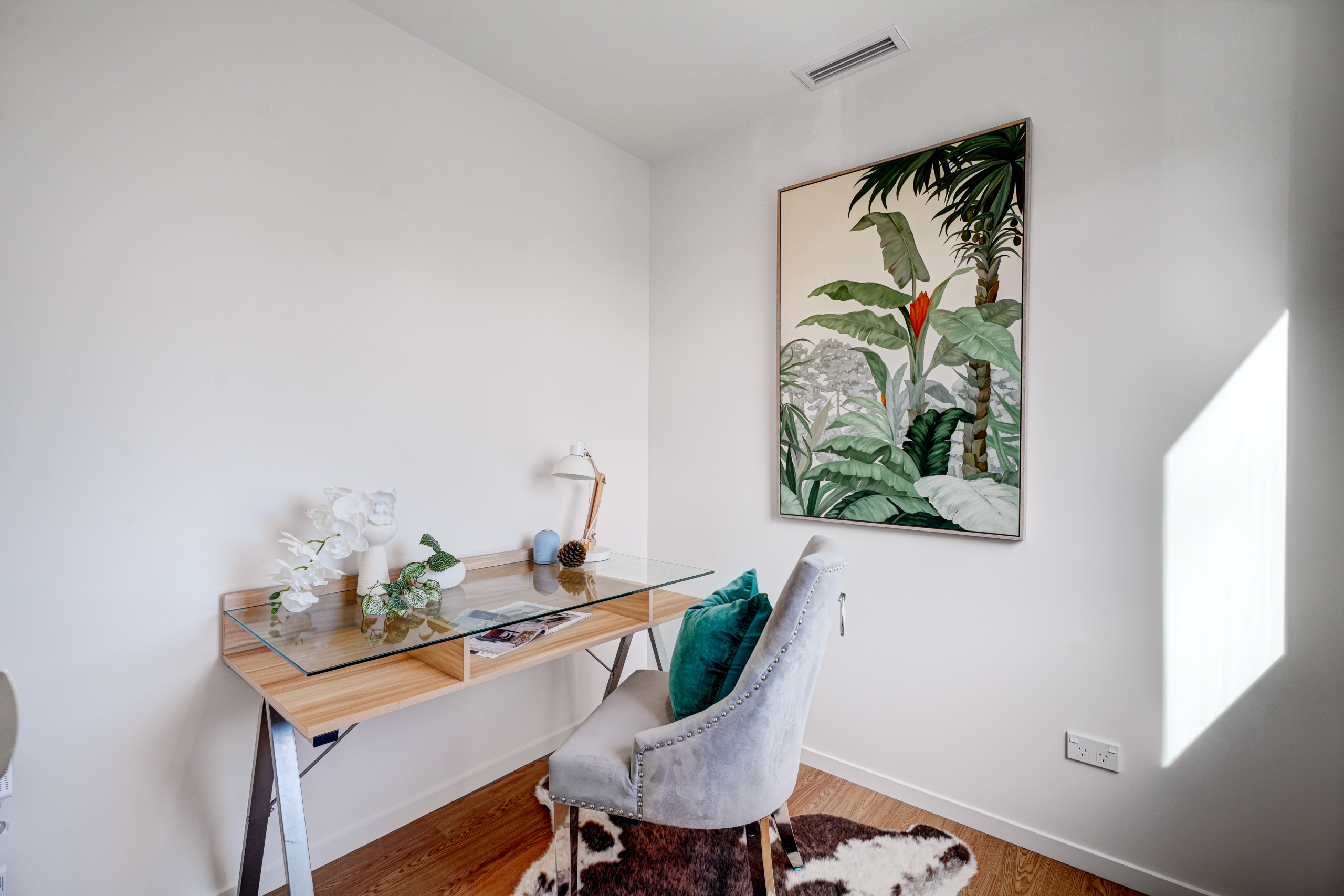 203530689__1779940589-83523-INTERIOR-11 Dual Living in Double Westlake Zone