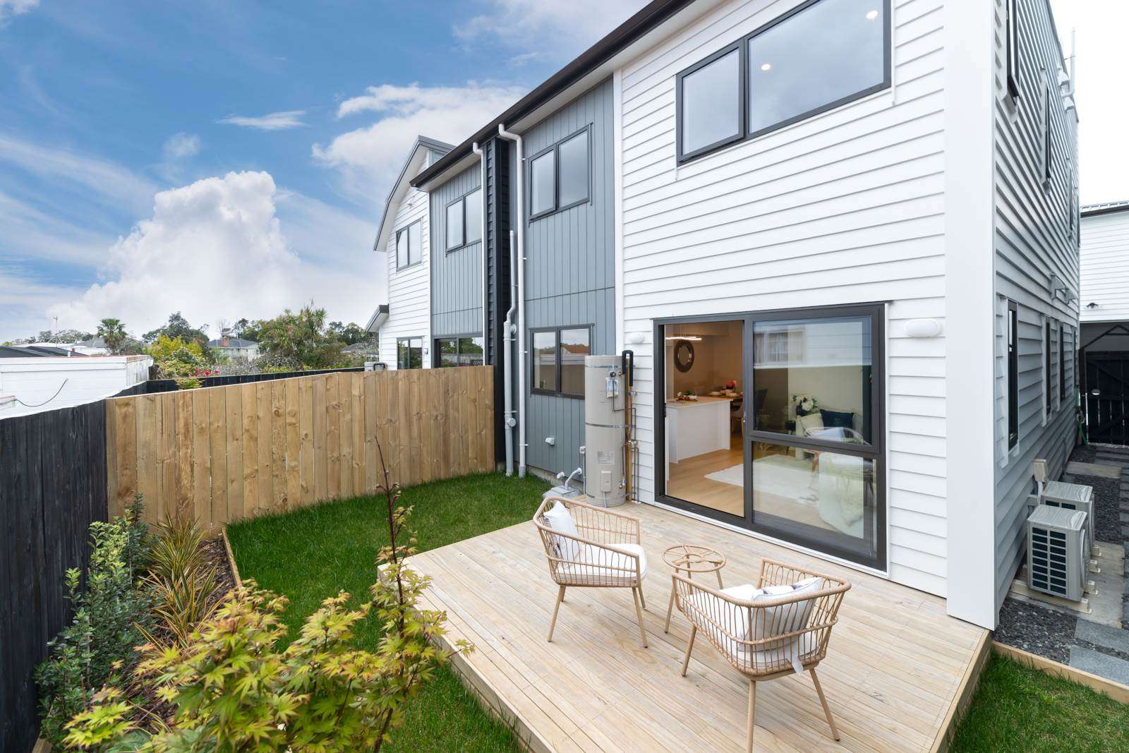 203991193__1780375290-93250-728DRichardsonRoadMtRoskillAucklandCityHousesforSale-One5 Brand-New Home with Garage