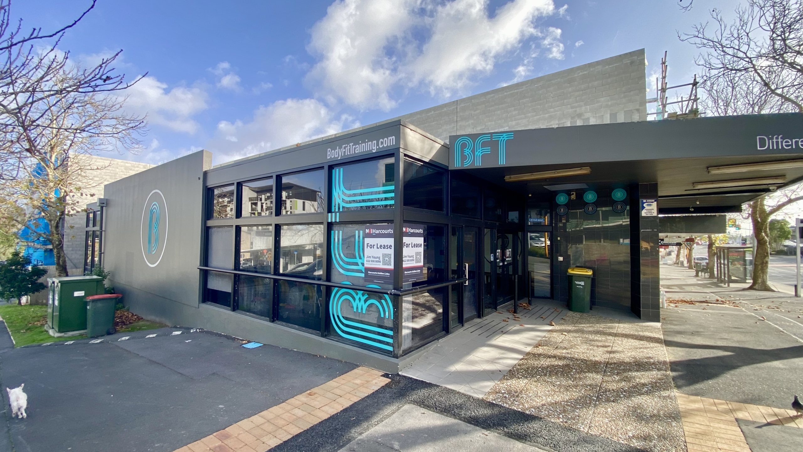 High-Exposure Glen Eden Commercial Space