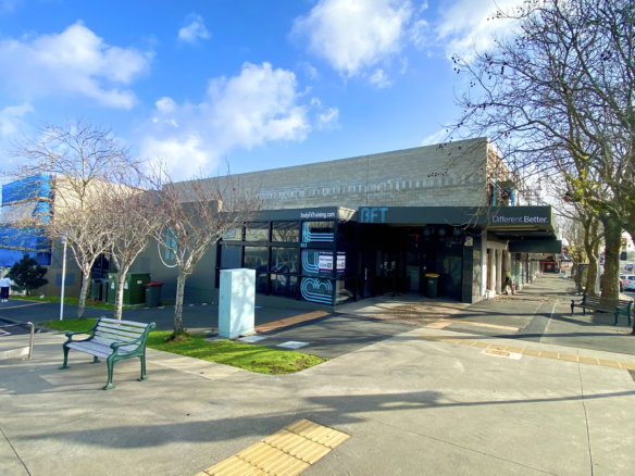 High-Exposure Glen Eden Commercial Space