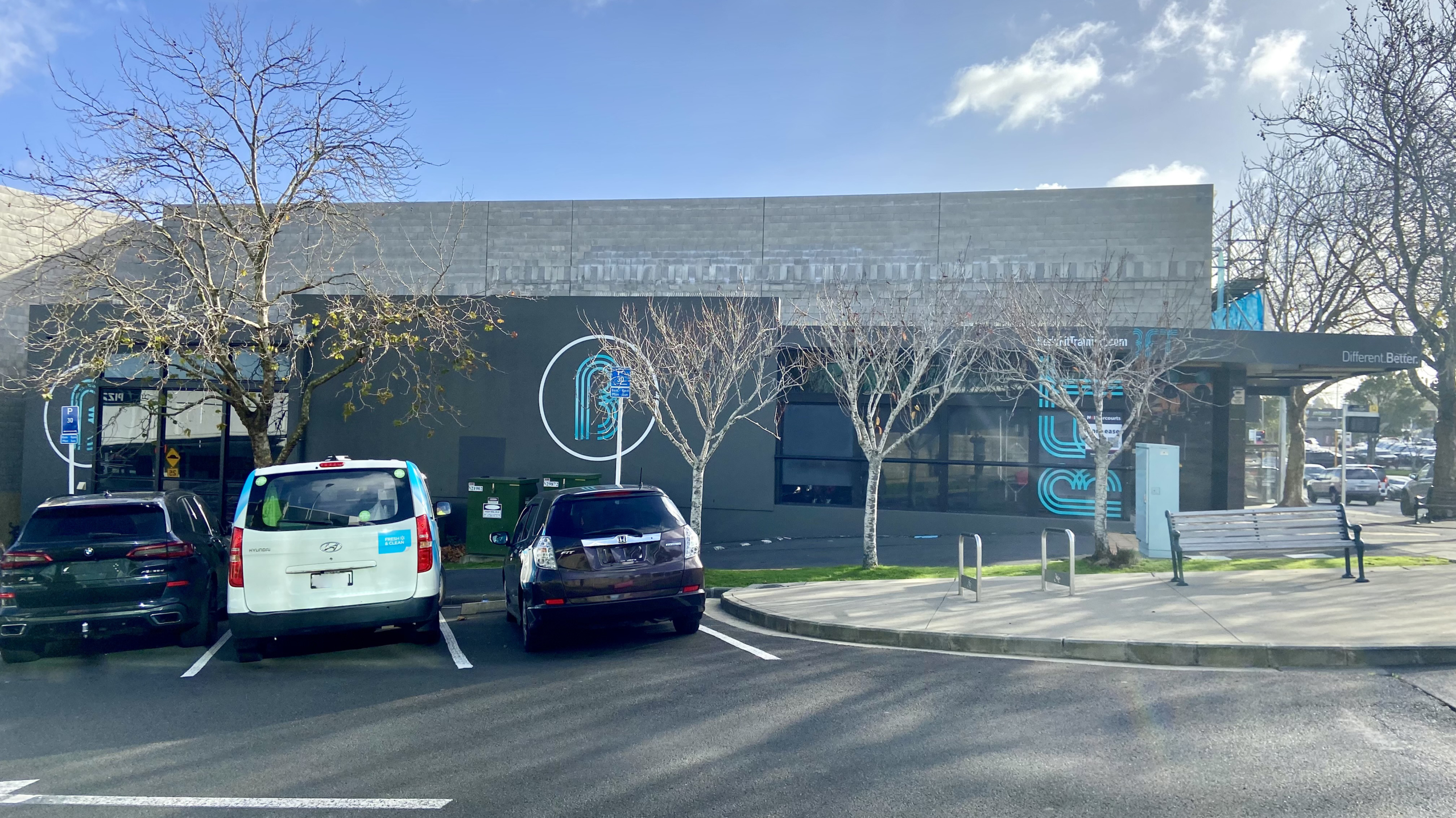 High-Exposure Glen Eden Commercial Space