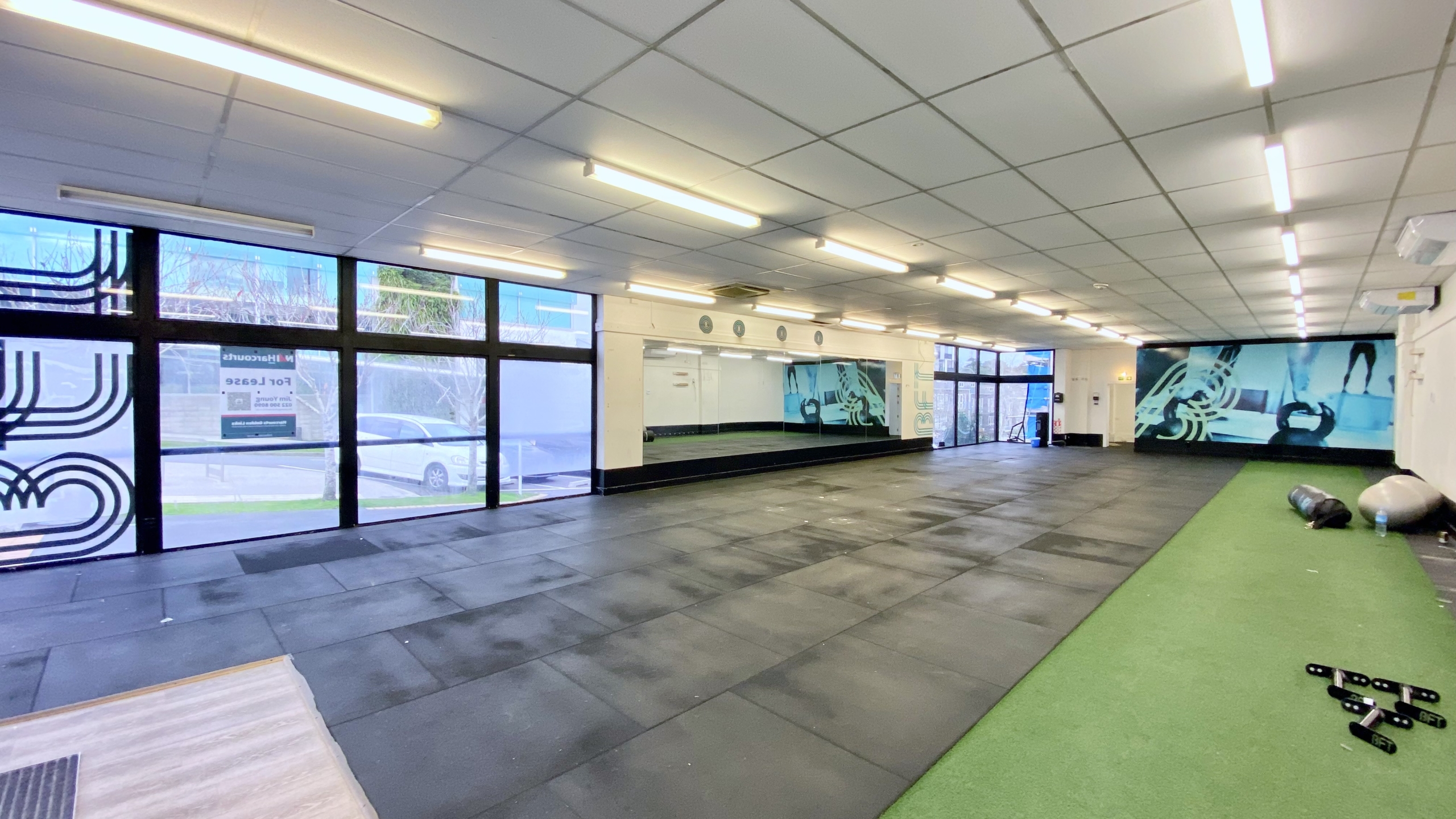 High-Exposure Glen Eden Commercial Space