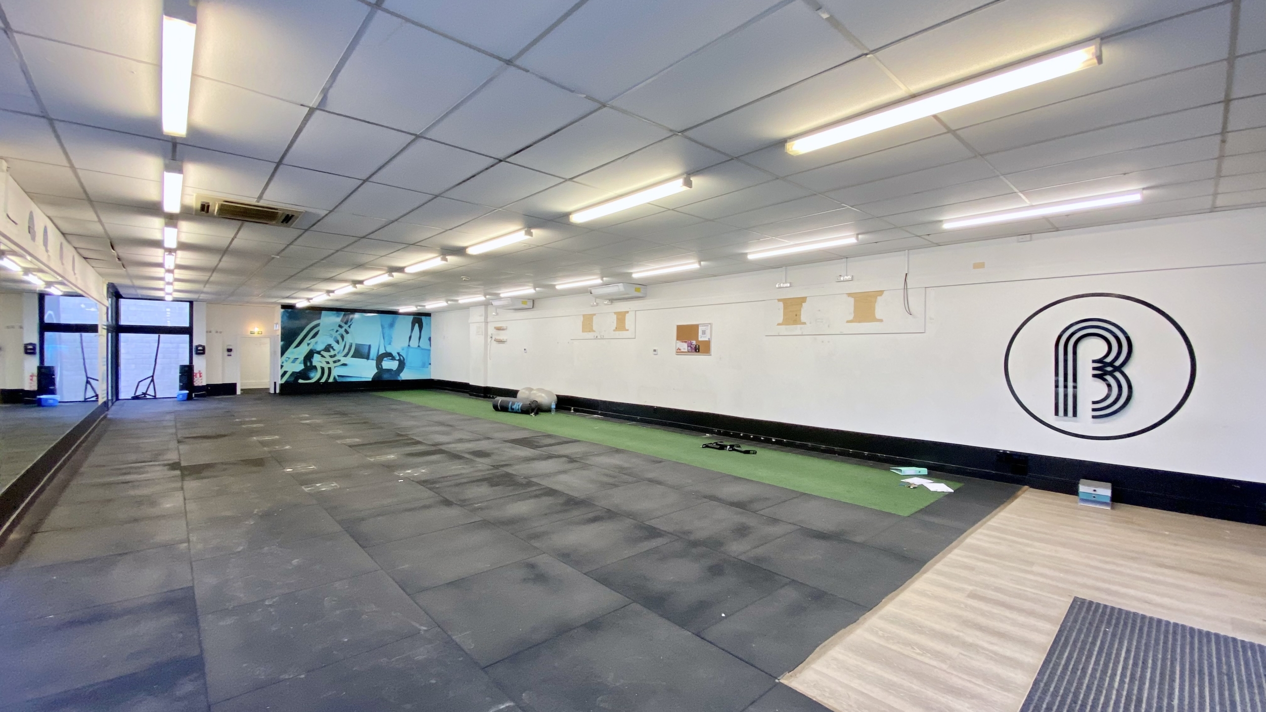 High-Exposure Glen Eden Commercial Space