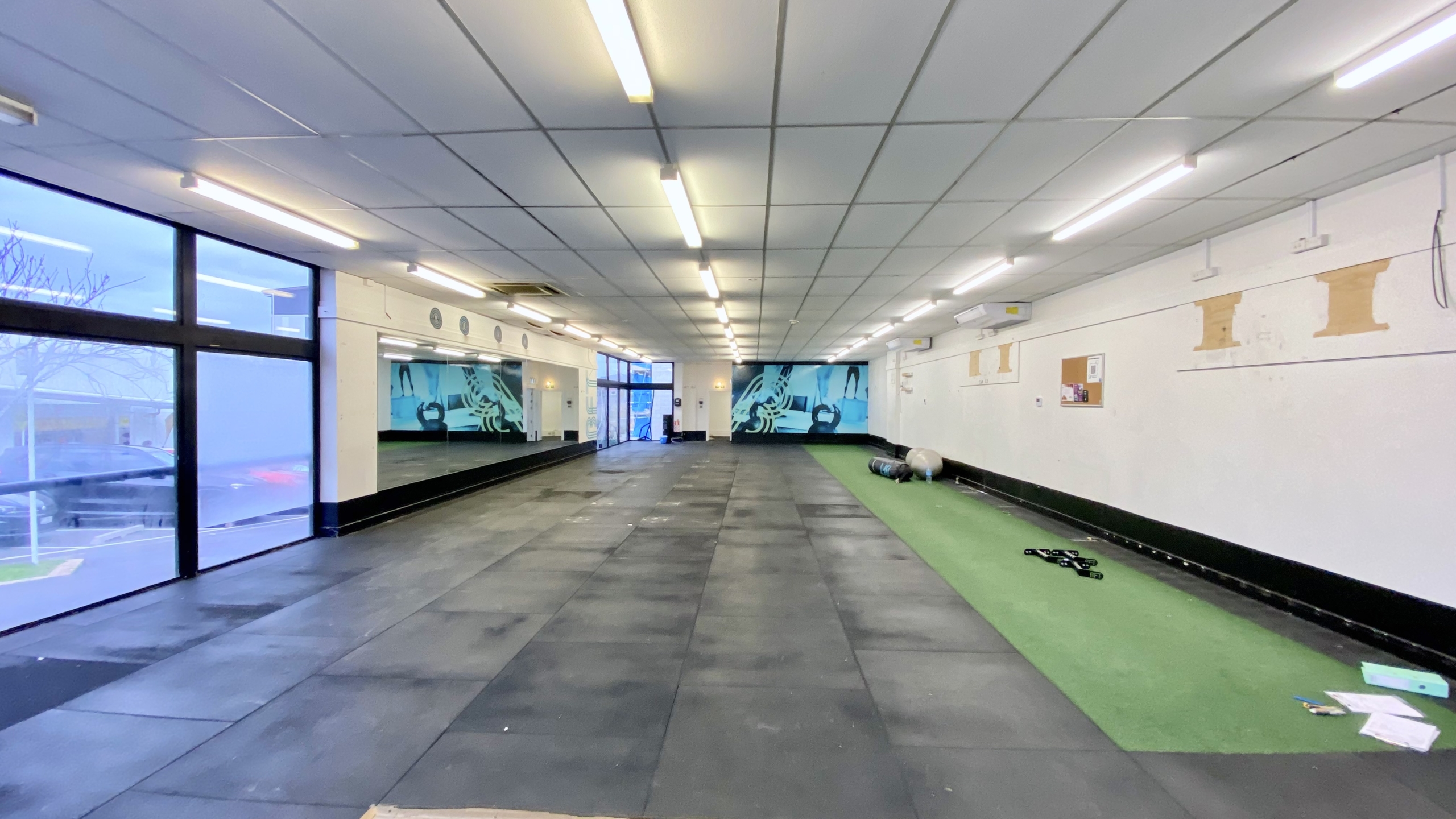 High-Exposure Glen Eden Commercial Space