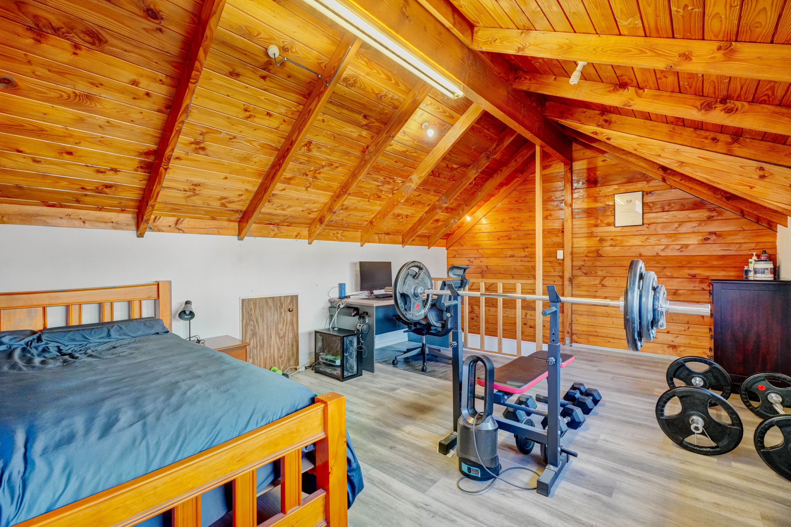 207074918__1782271622-61990-INTERIOR-4 Brick & Tile. Big House. Big Land. Big Potential.