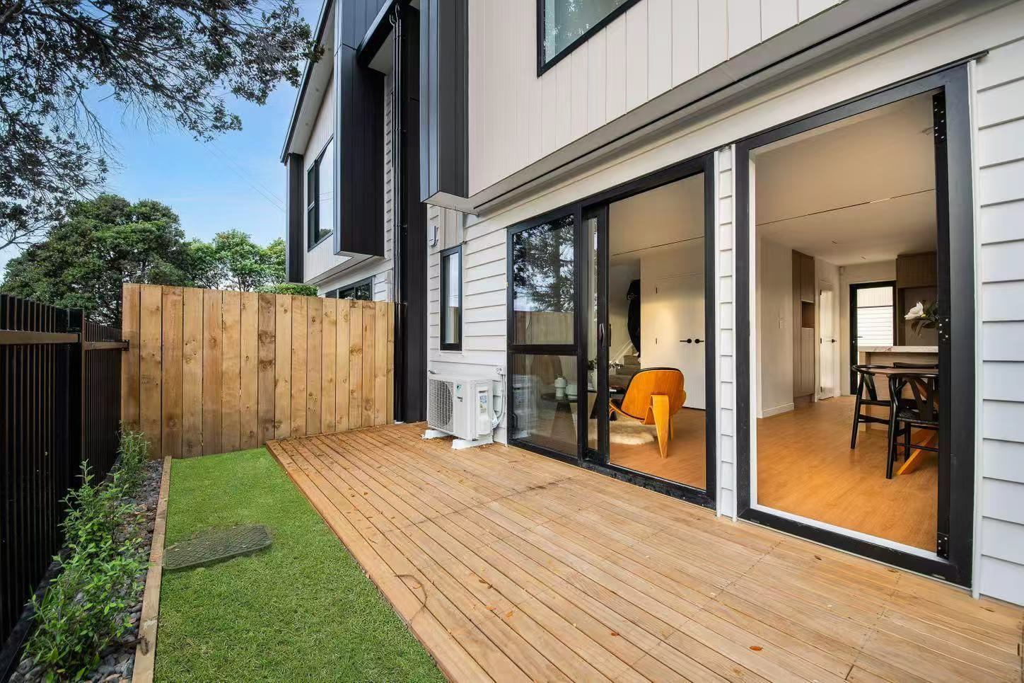 207394316__1782442477-54198-FINAL-12 Top Schools. Unbeatable Area. Exceptional Value.