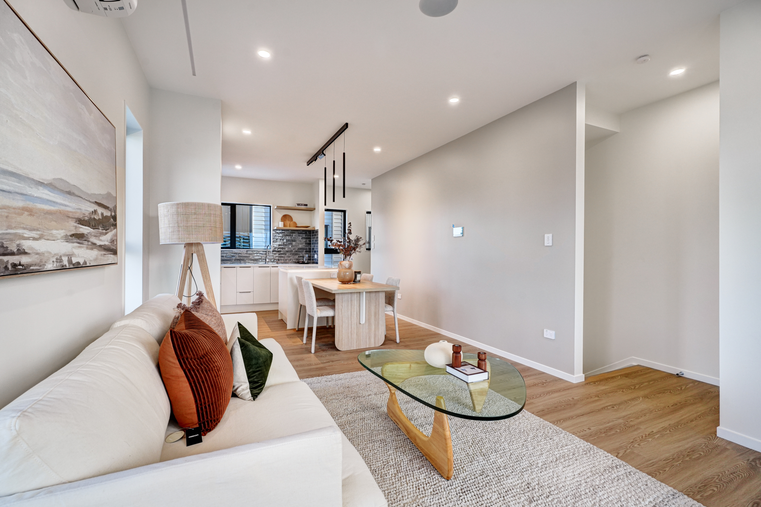 207884171__1782869743-57978-INTERIOR-7 Sunny, Spacious & Corner Hom