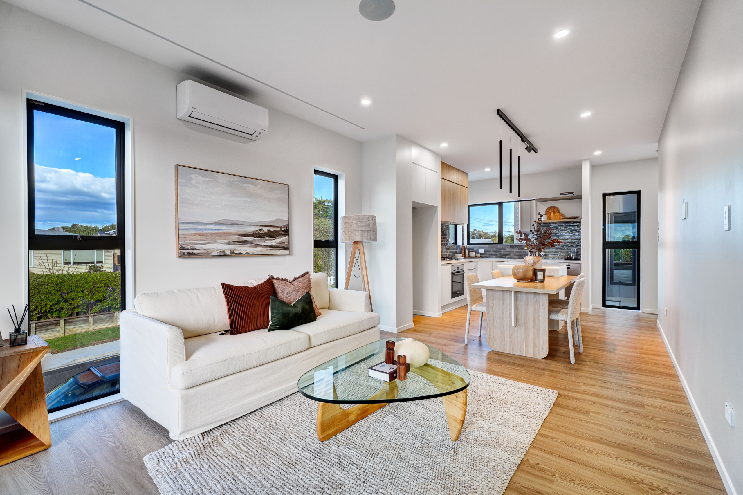 207884217__1782869749-58208-INTERIOR-9 Sunny, Spacious & Corner Hom