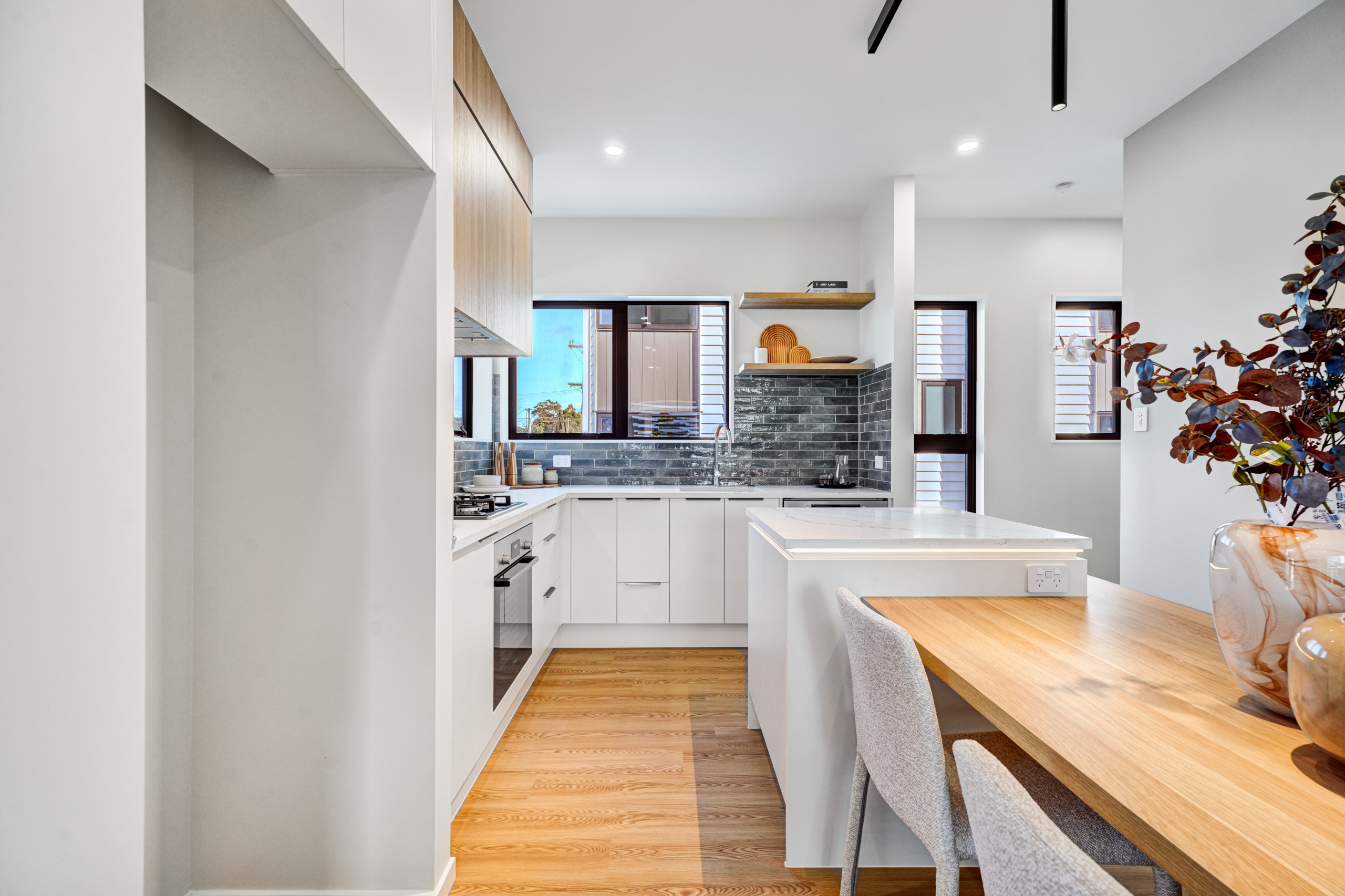 207884267__1782869760-58064-INTERIOR-14 Sunny, Spacious & Corner Hom