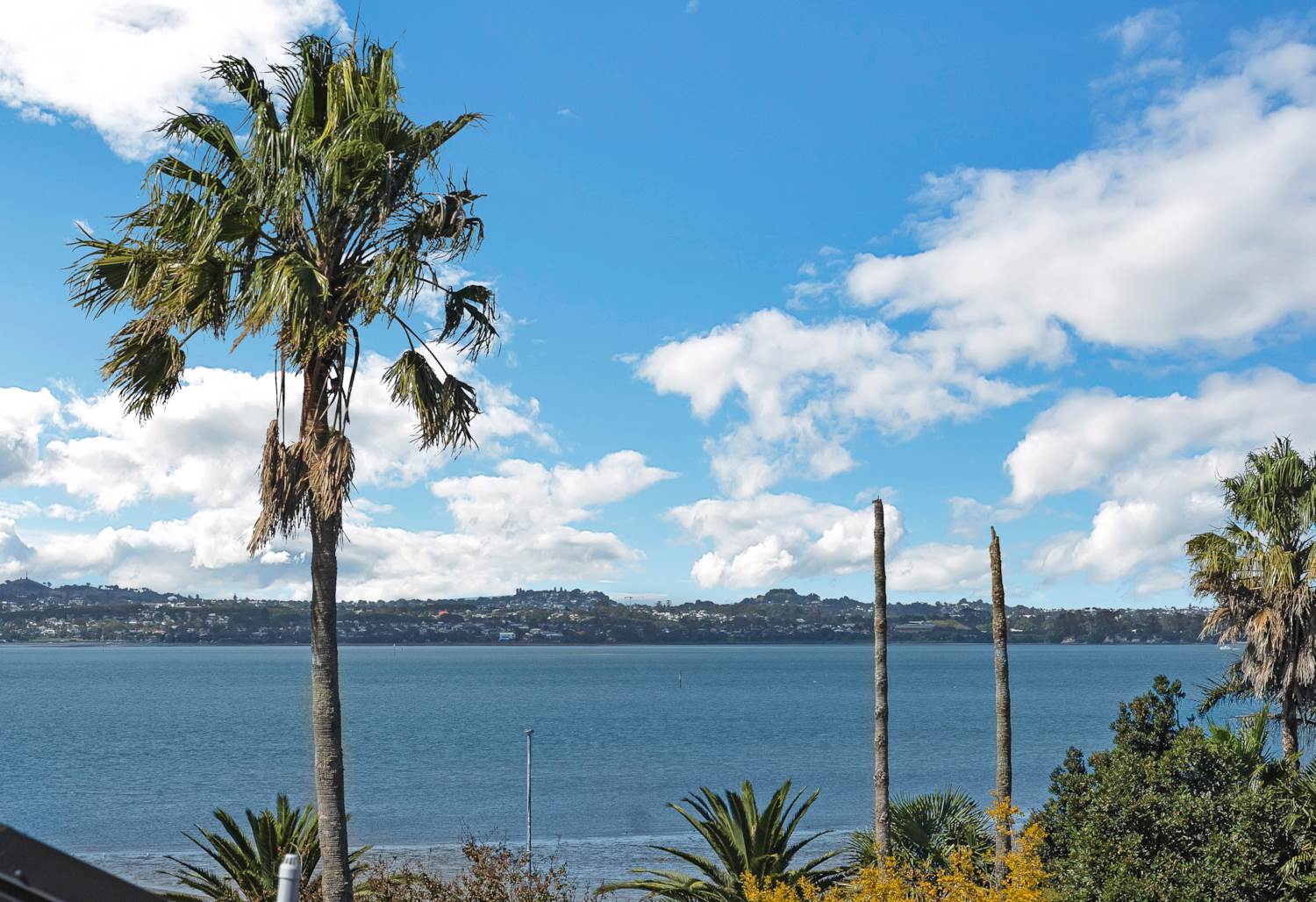 Sea Views | Master Build | Walk to Waterfront