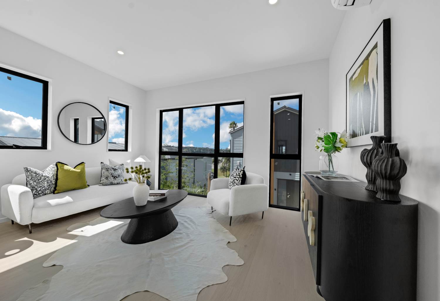Sea Views | Master Build | Walk to Waterfront