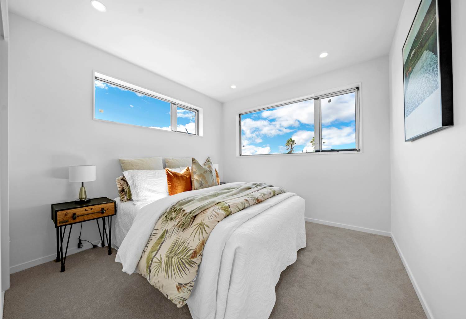 Sea Views | Master Build | Walk to Waterfront