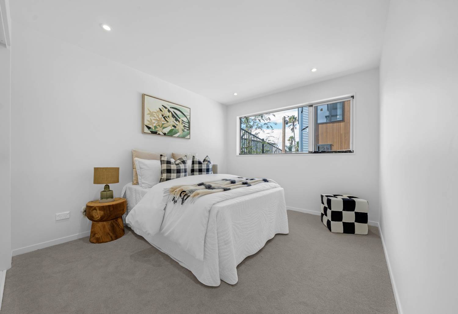 Sea Views | Master Build | Walk to Waterfront