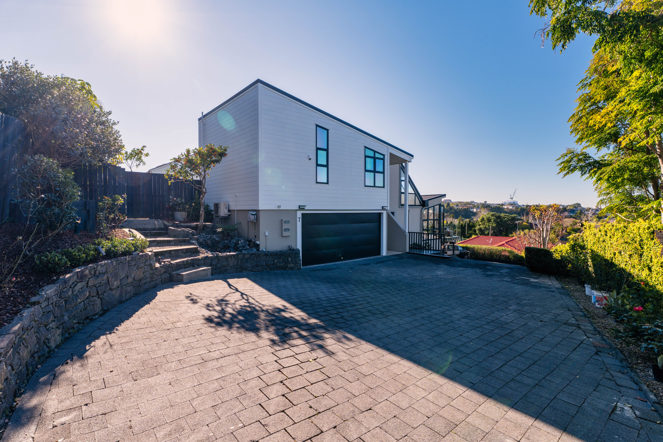 209630523__1784079612-56172-EXTERIOR-1 Spectacular Sea Views with Abundant Sunlight