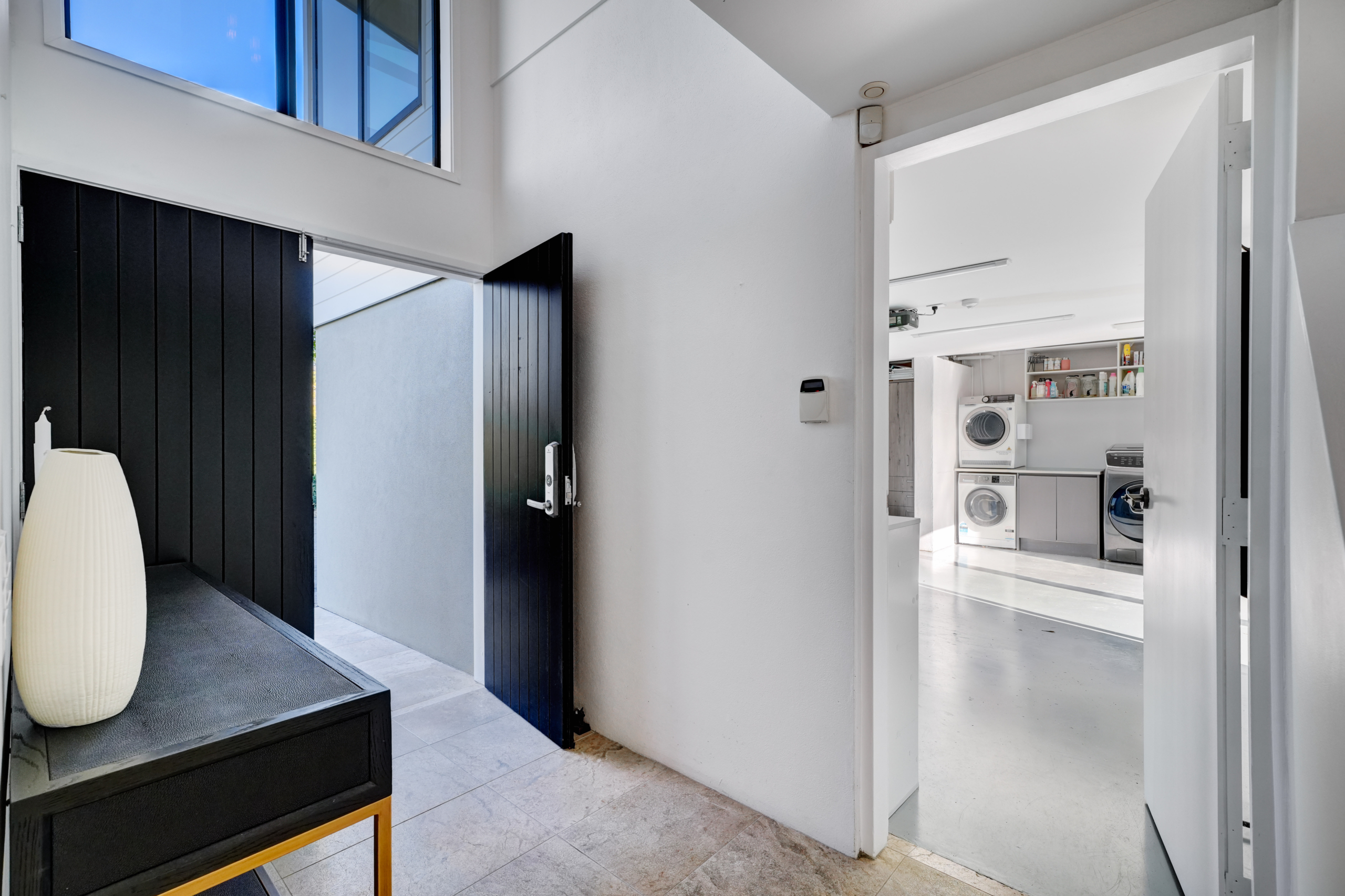 209630584__1784079631-56165-INTERIOR-1 Spectacular Sea Views with Abundant Sunlight