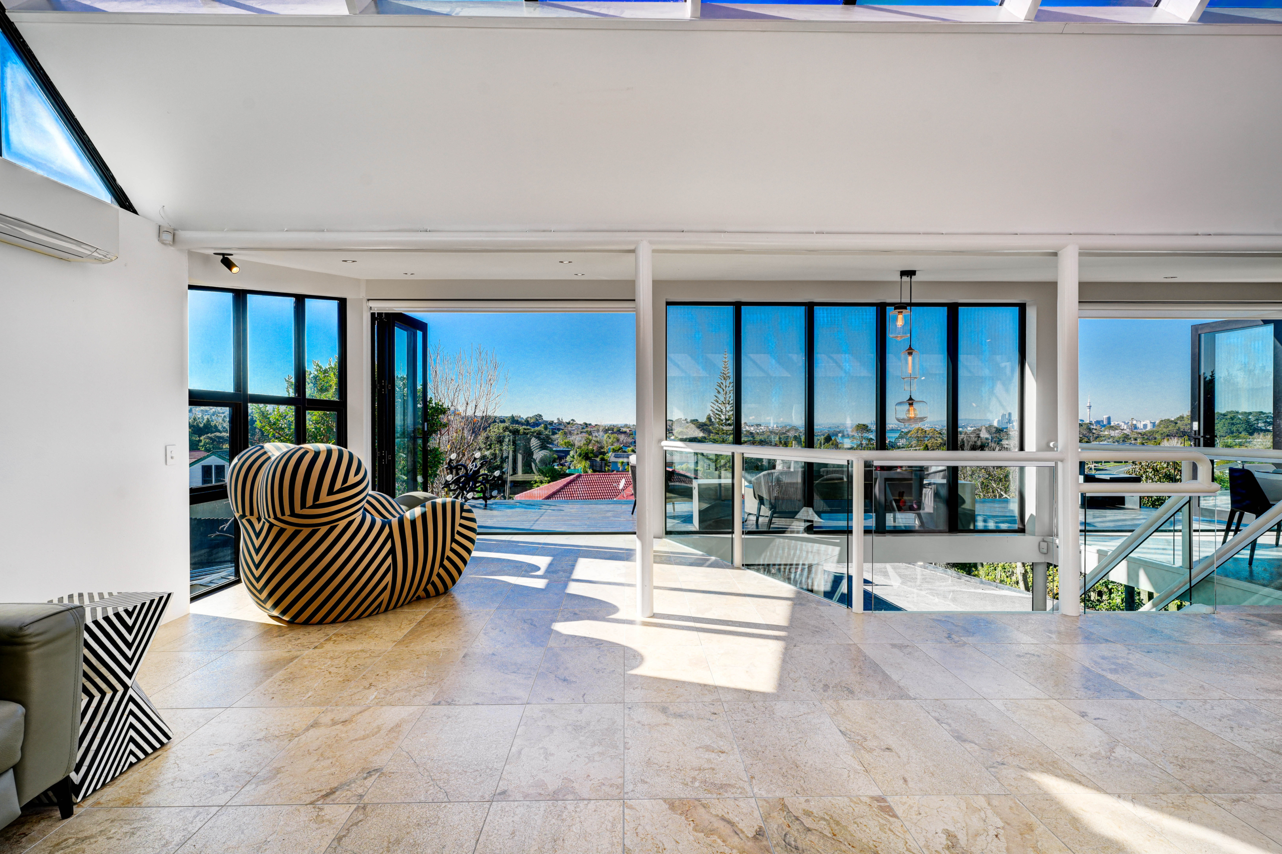 209630597__1784079637-44797-INTERIOR-4 Spectacular Sea Views with Abundant Sunlight